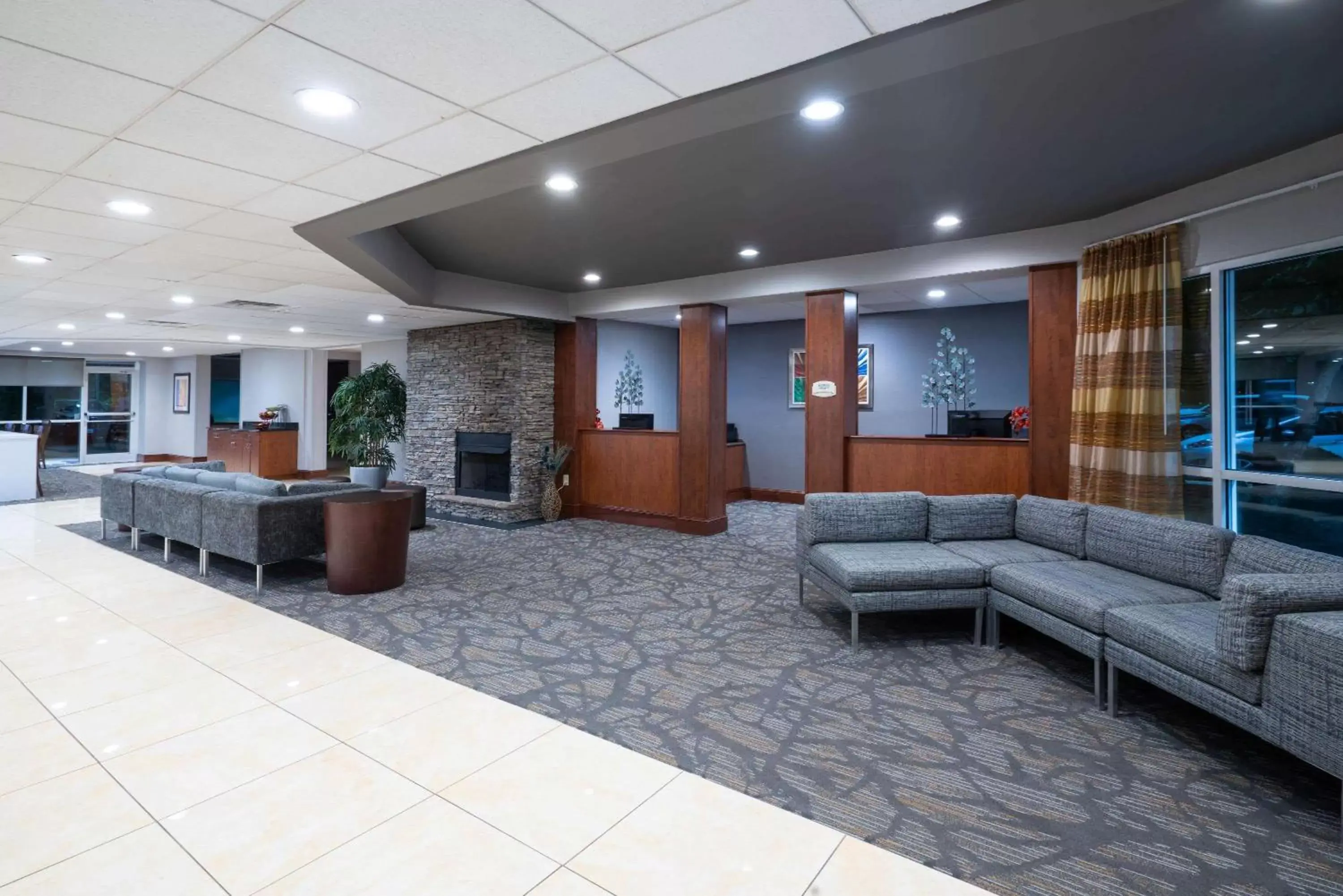 Seating area, Lobby/Reception in Wingate by Wyndham Fletcher at Asheville Airport