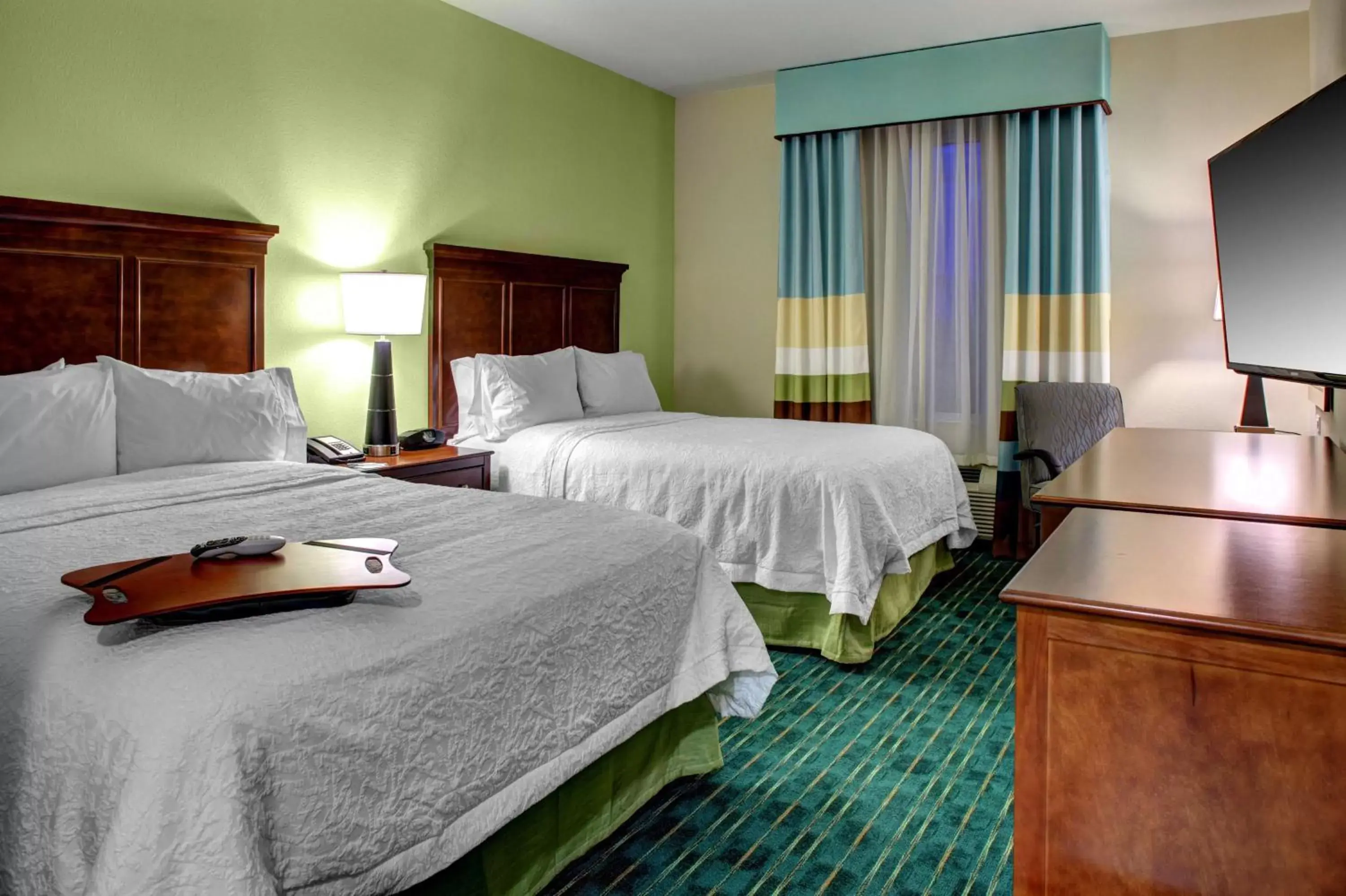 Bed in Hampton Inn and Suites Coconut Creek