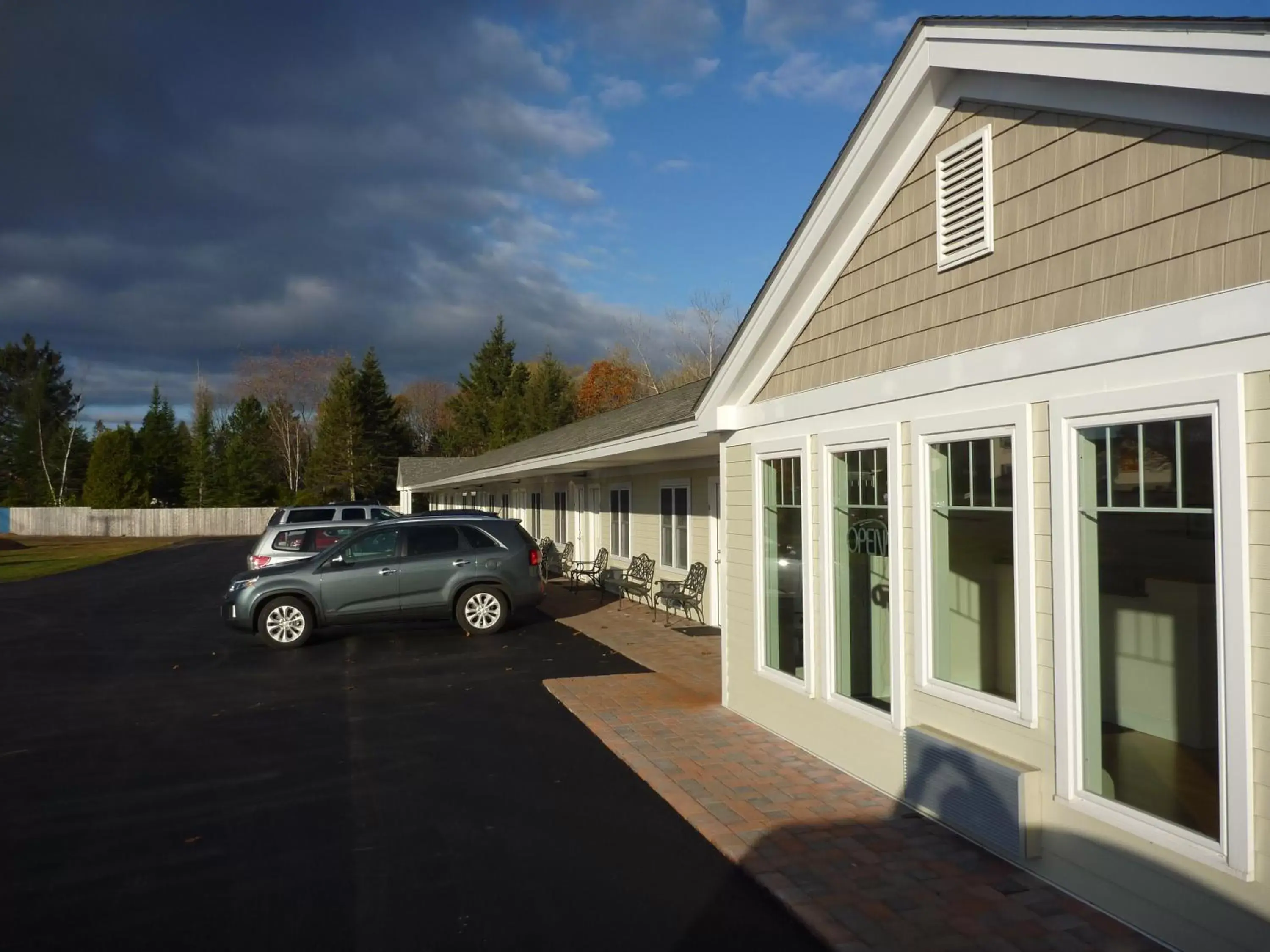 Facade/entrance, Property Building in Yankee Clipper Motel