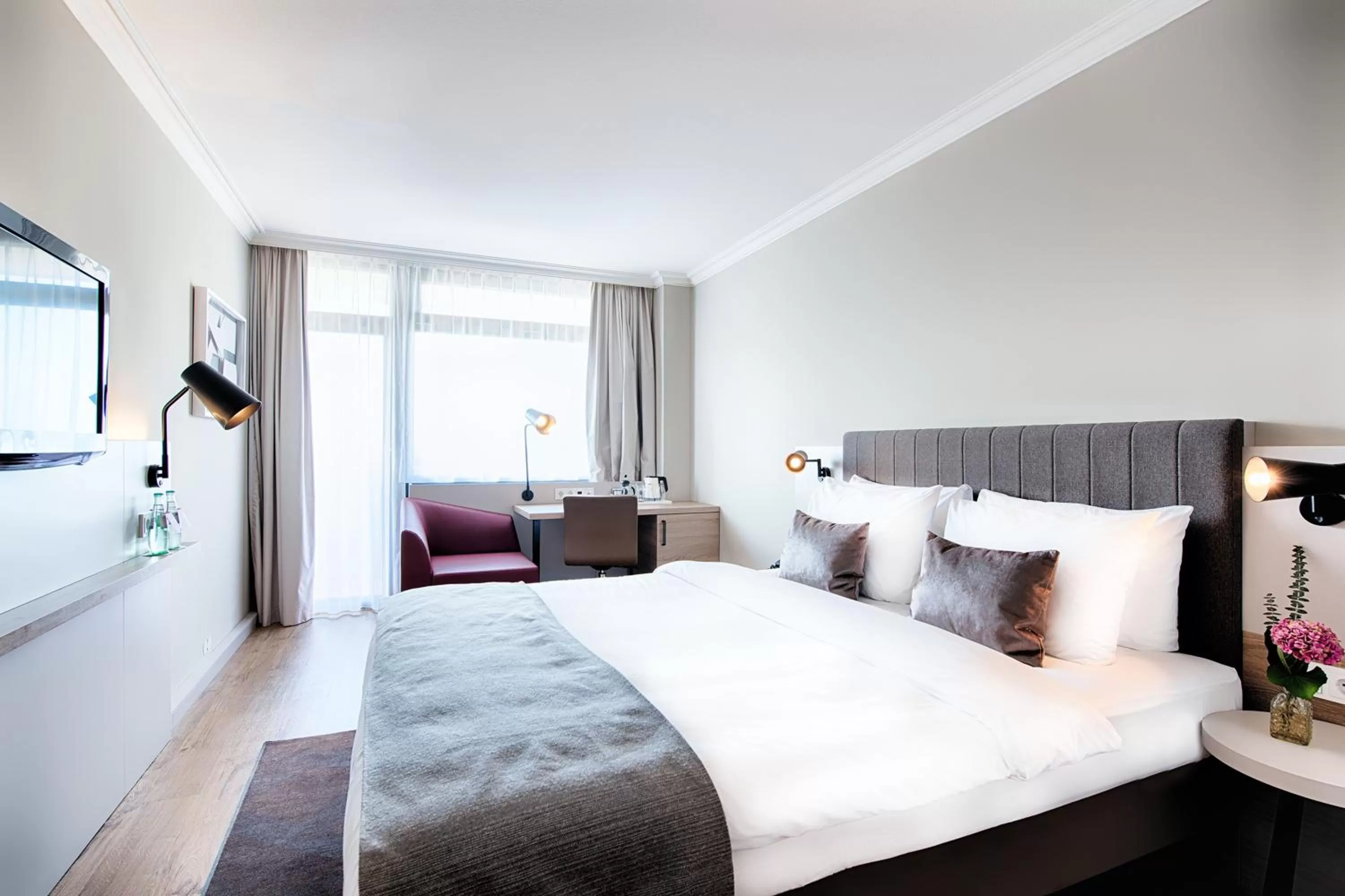 Photo of the whole room, Bed in Crowne Plaza Frankfurt Congress Hotel by IHG