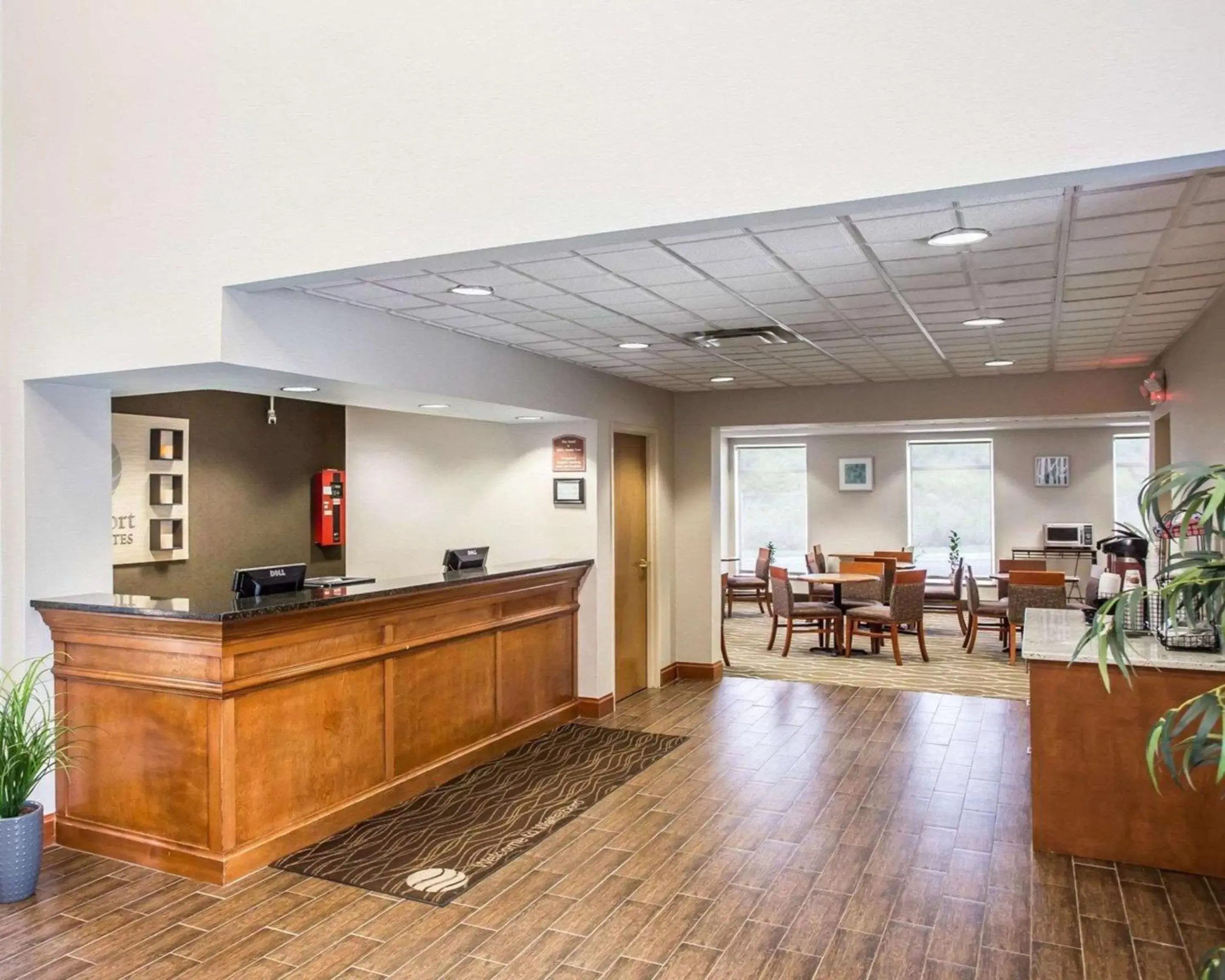 Lobby or reception, Restaurant/Places to Eat in Comfort Inn & Suites Walterboro I-95