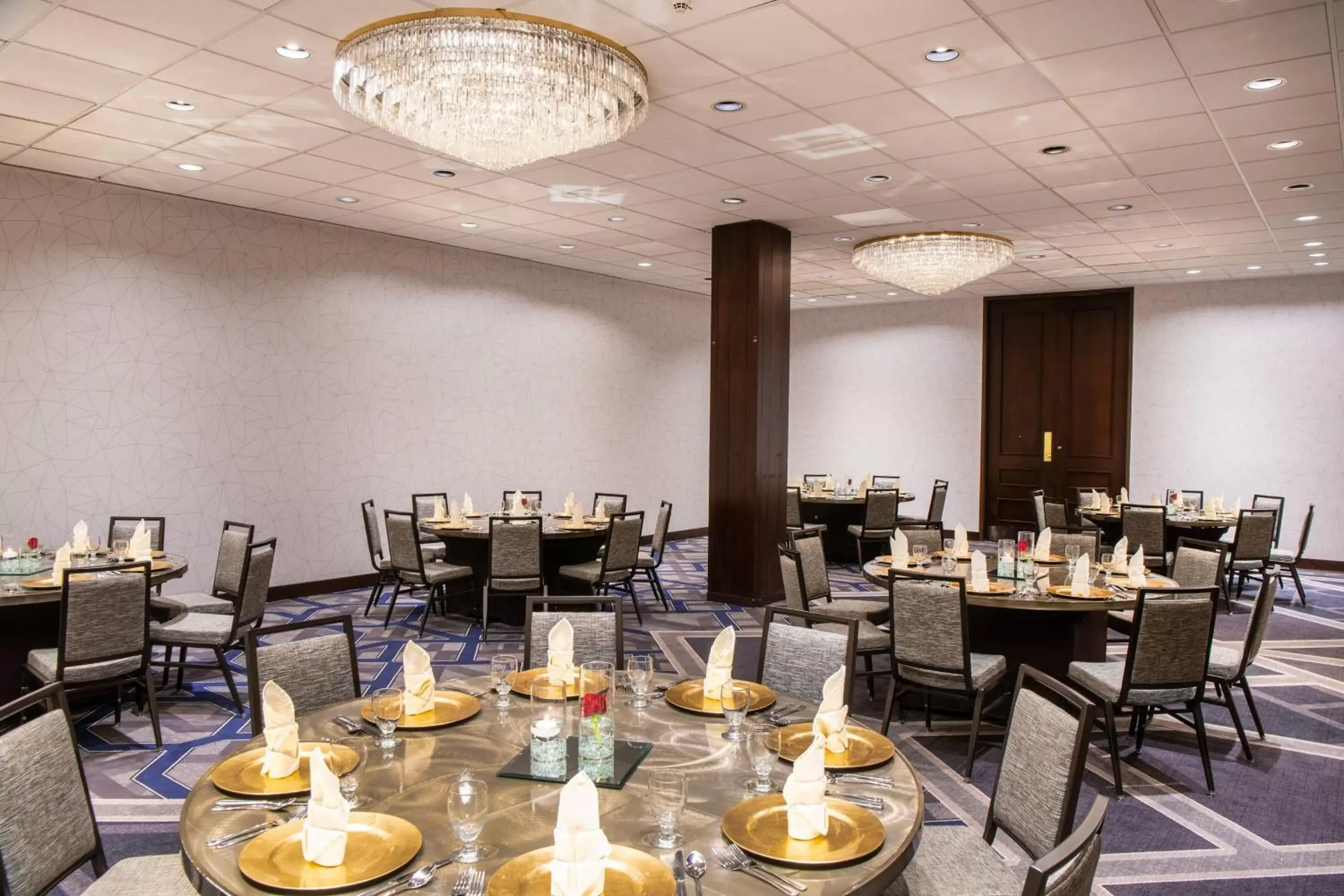 Meeting/conference room, Restaurant/Places to Eat in Sheraton Indianapolis City Centre Hotel