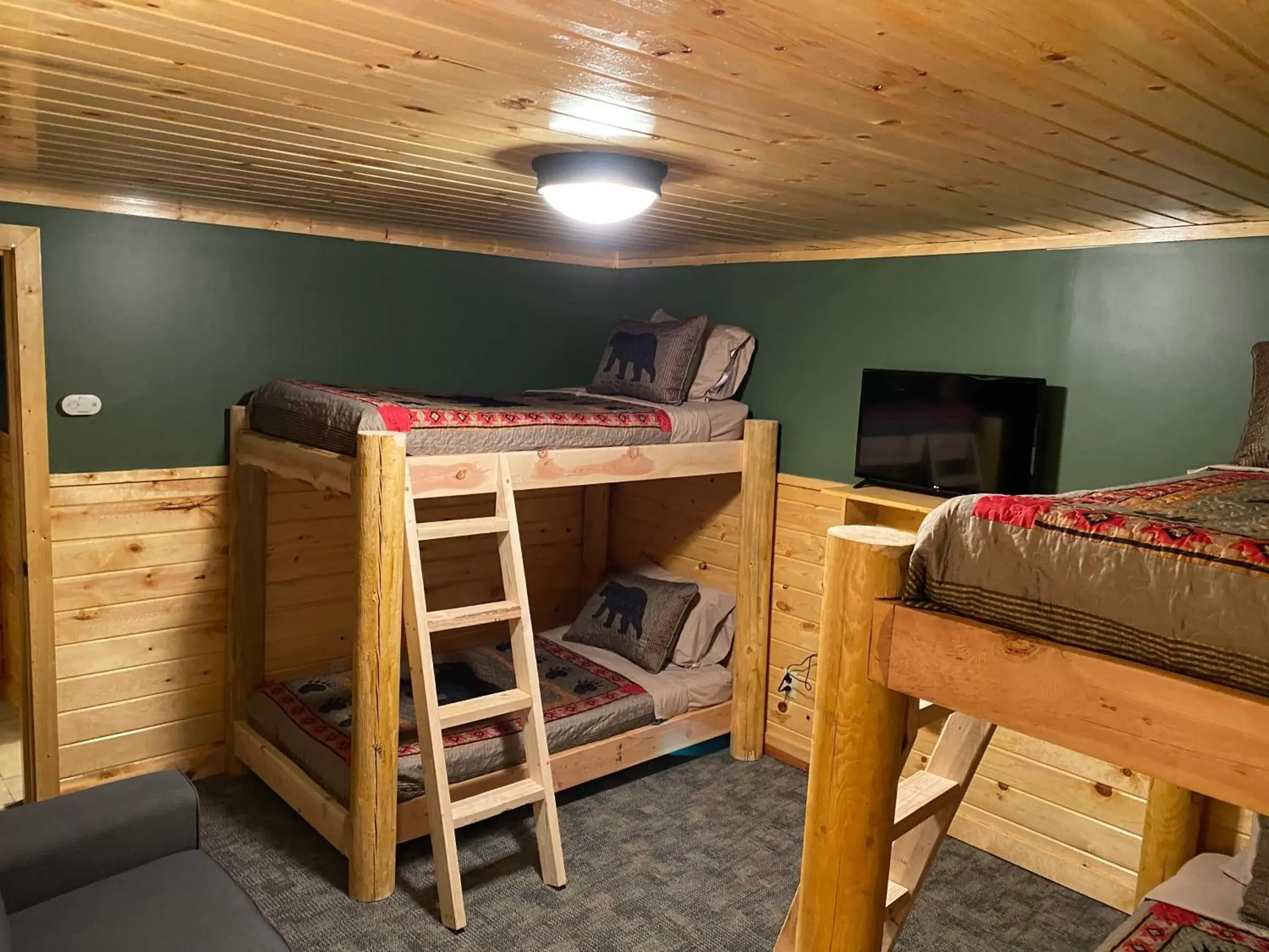 Bunk Bed in The Fishing Bear Lodge