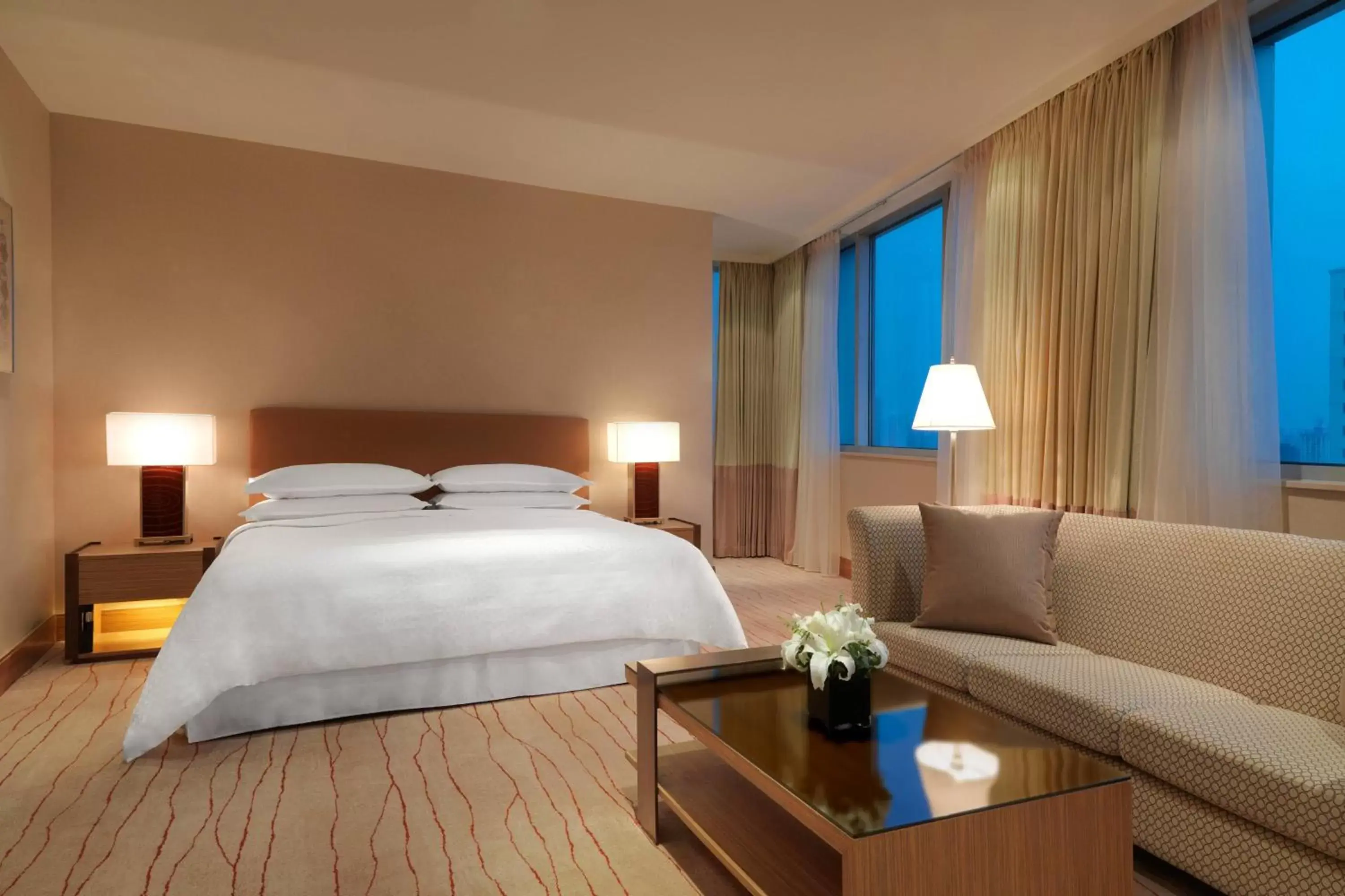 Photo of the whole room, Bed in Four Points by Sheraton Shanghai, Daning