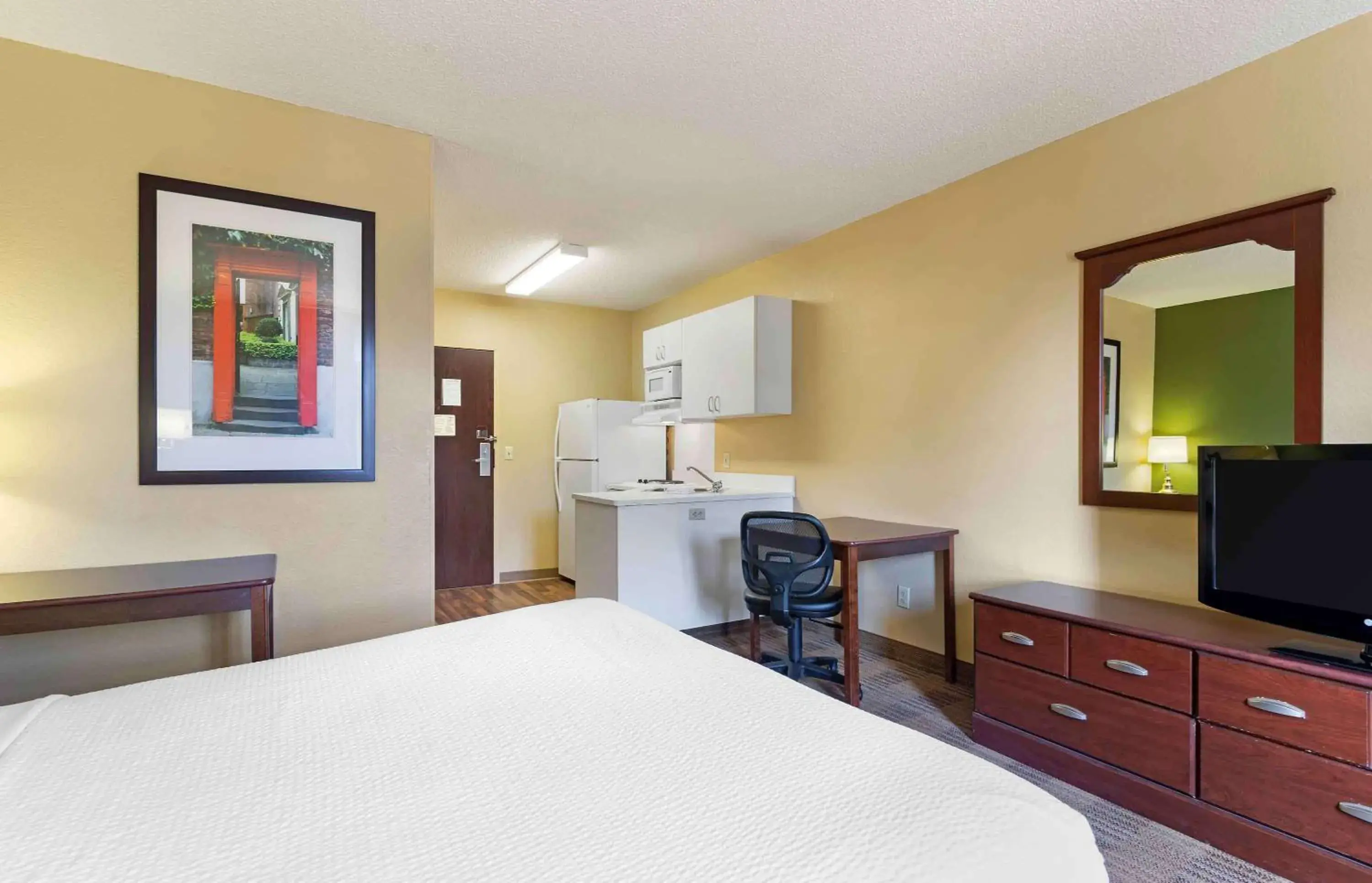 Bedroom, Bed in Extended Stay America Suites - Savannah - Midtown