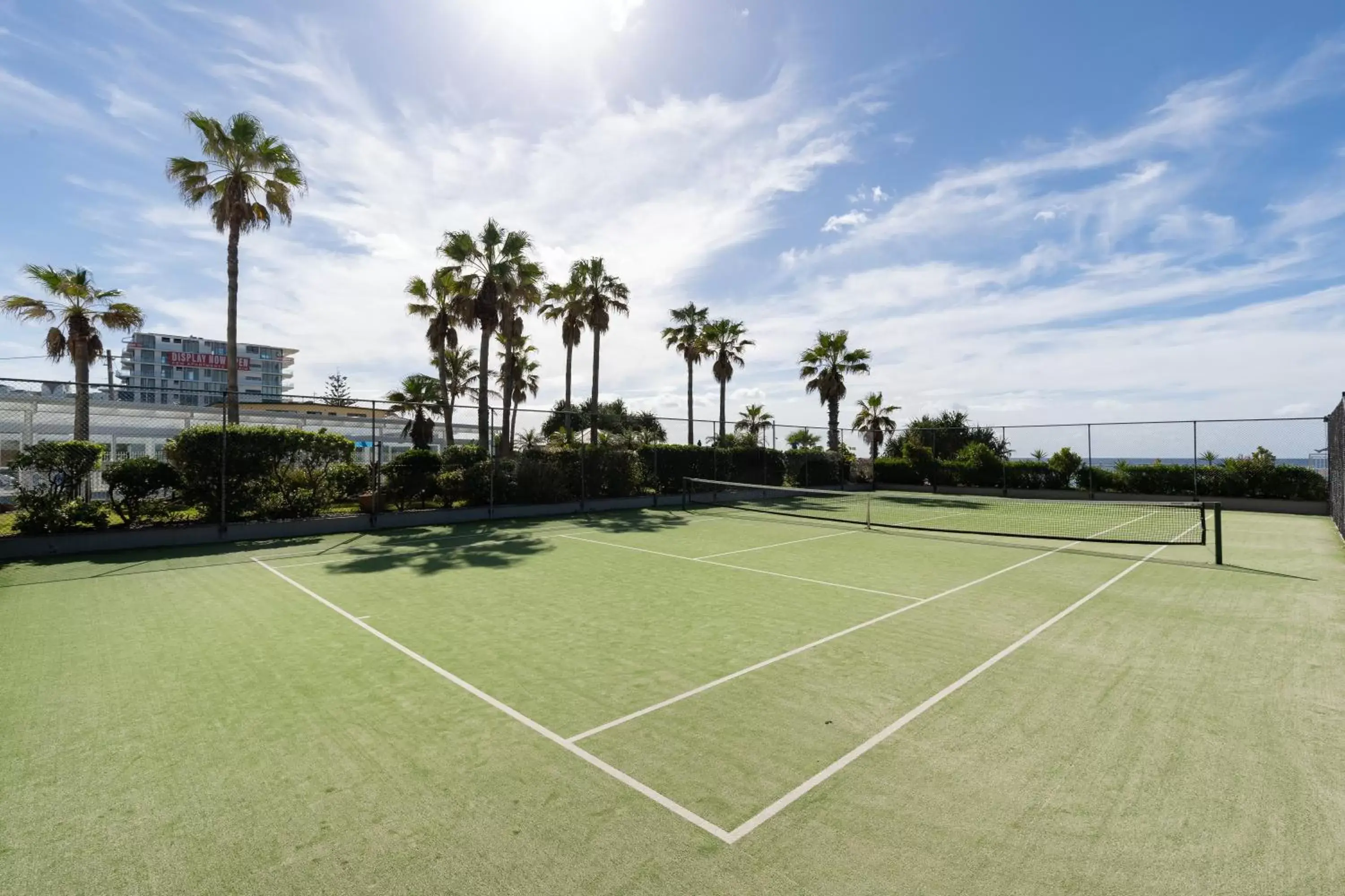 Tennis court, Tennis/Squash in 19th Avenue on the Beach