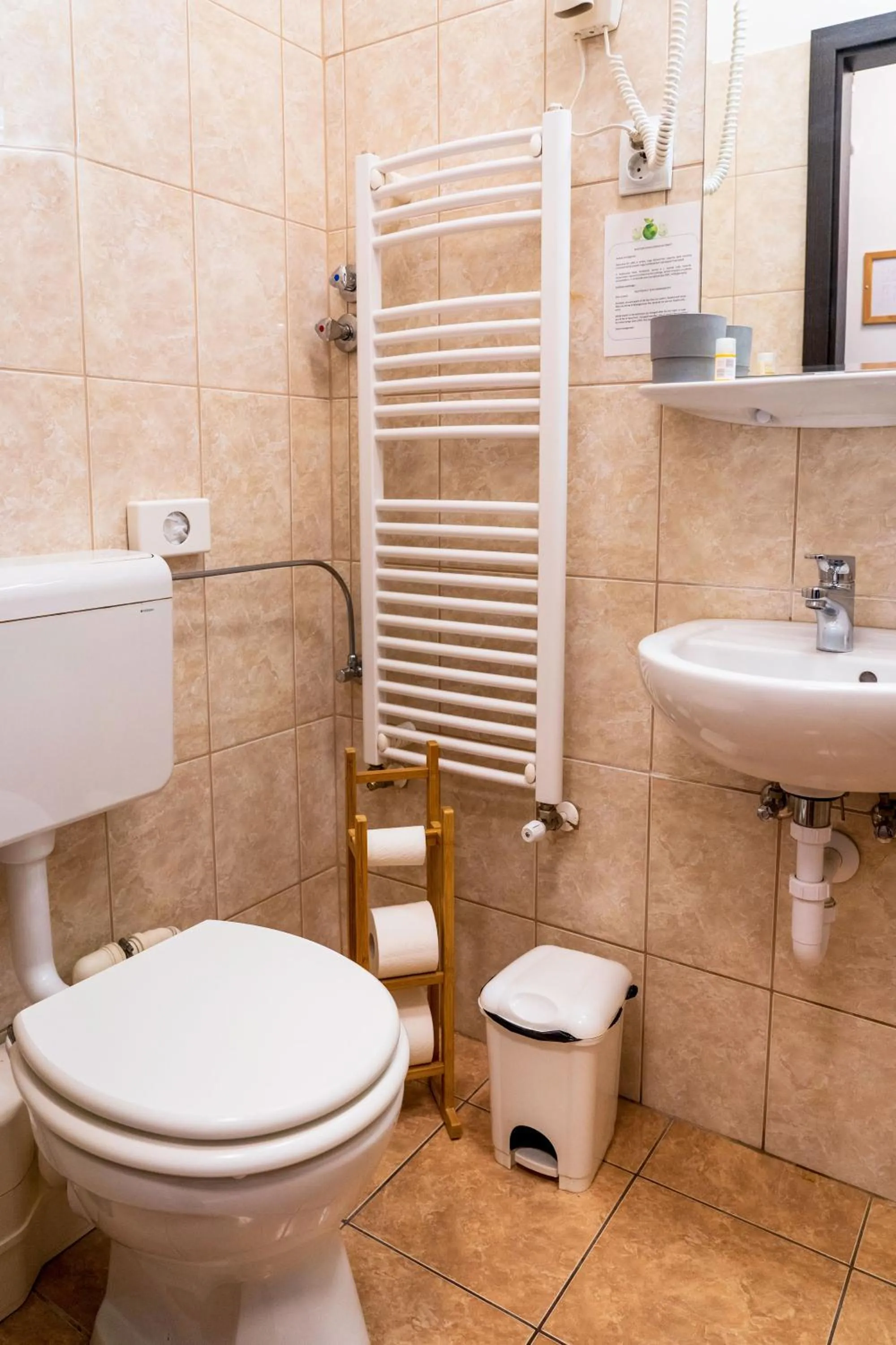 Shower in Hotel Metro