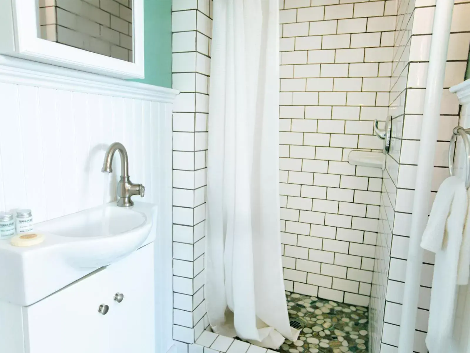 Shower, Bathroom in The Provincetown Hotel at Gabriel's