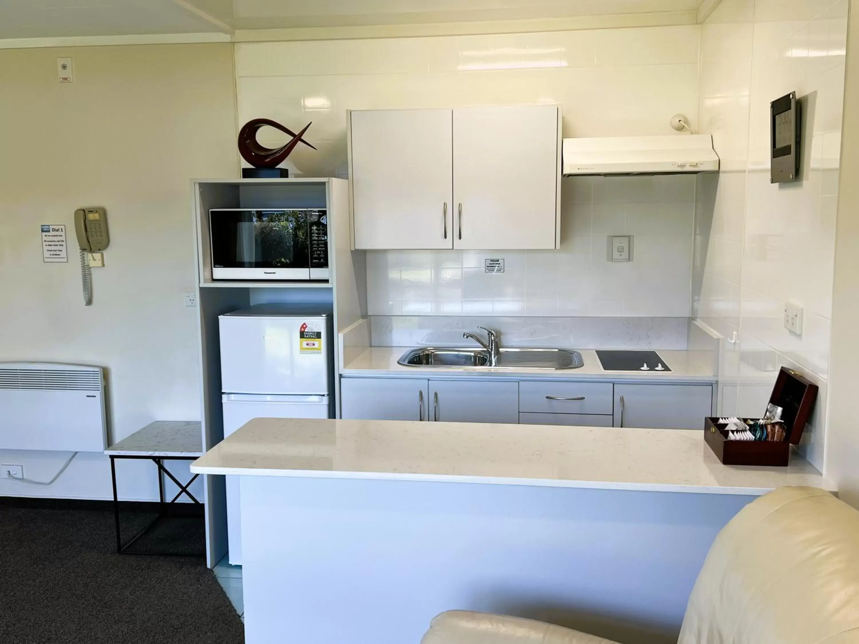 Kitchen or kitchenette, Kitchen/Kitchenette in Fiordland Lakeview Motel and Apartments