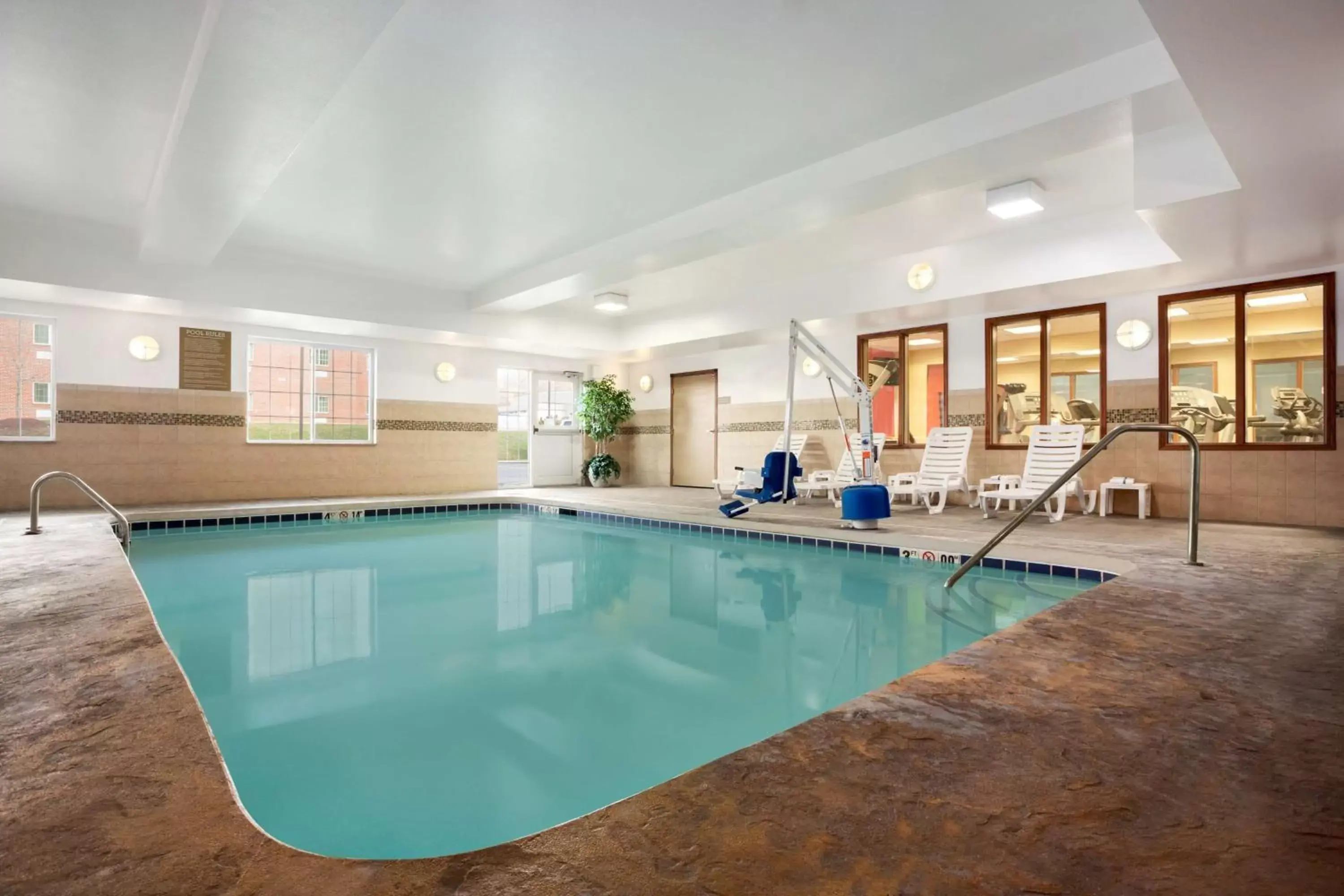 On site, Swimming Pool in Country Inn & Suites by Radisson, Washington at Meadowlands, PA