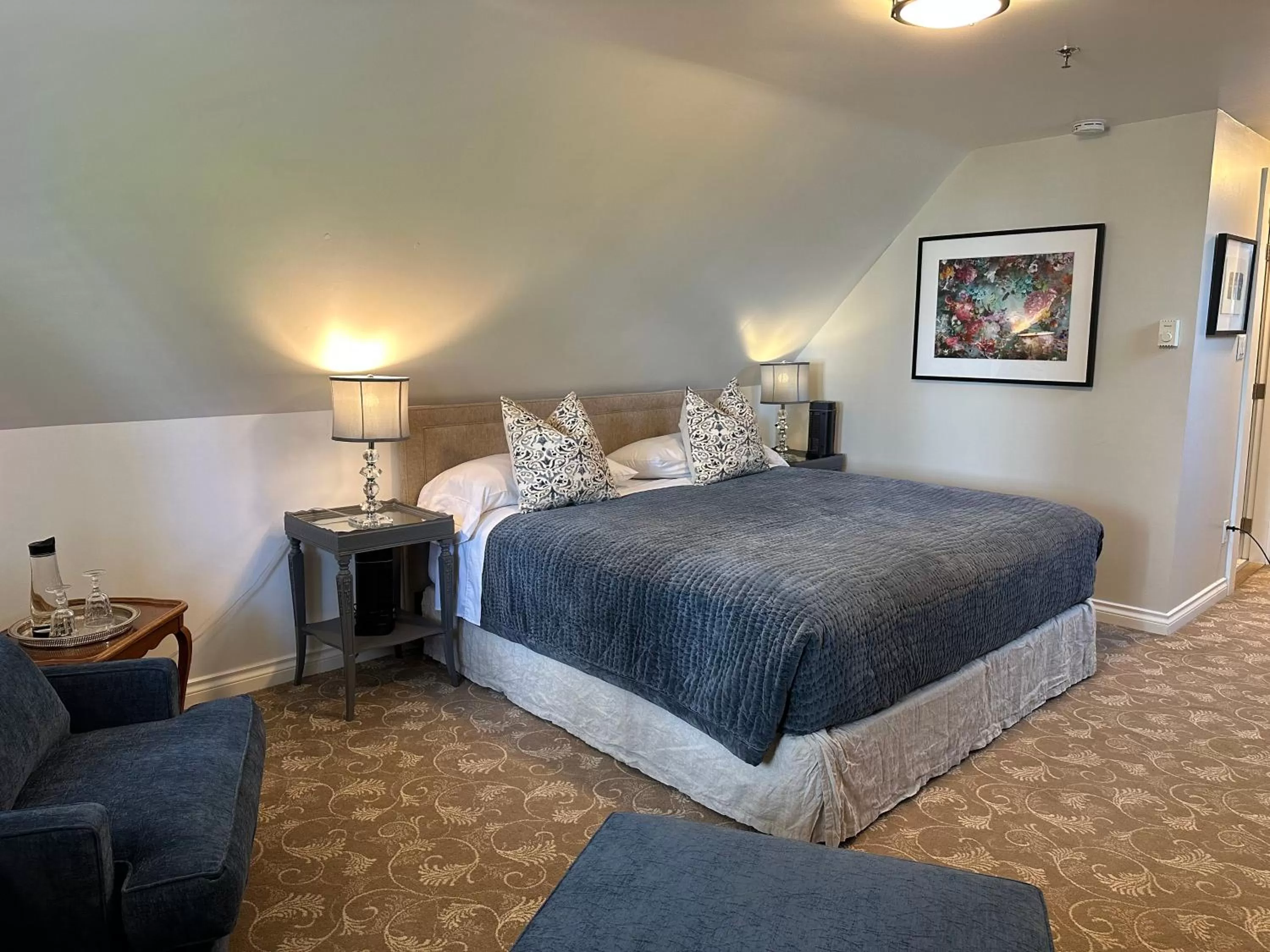 Living room, Bed in West End Guest House