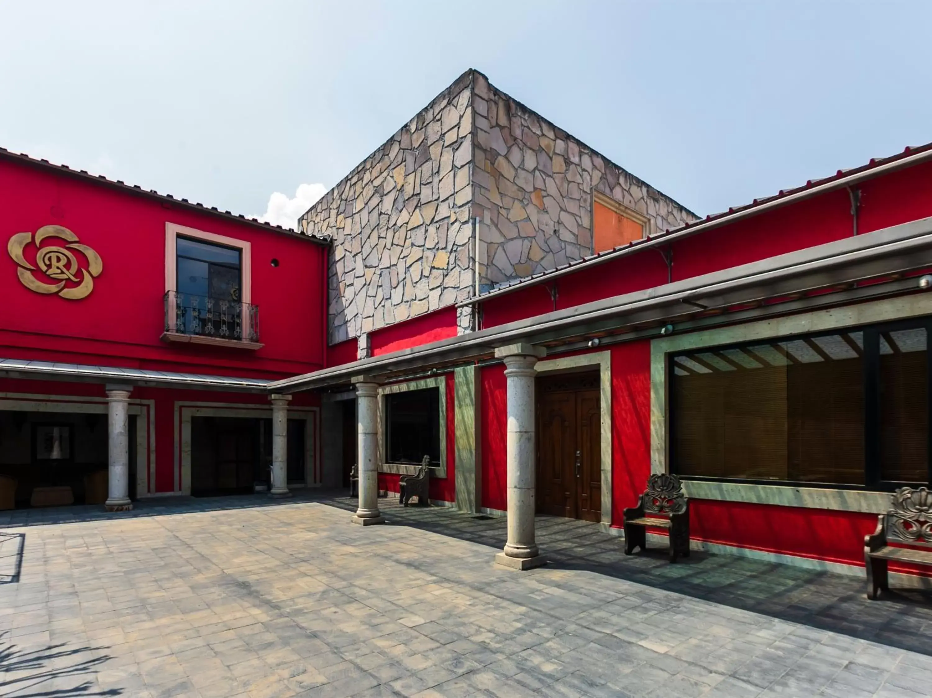 Property Building in Quinta del Rey Hotel