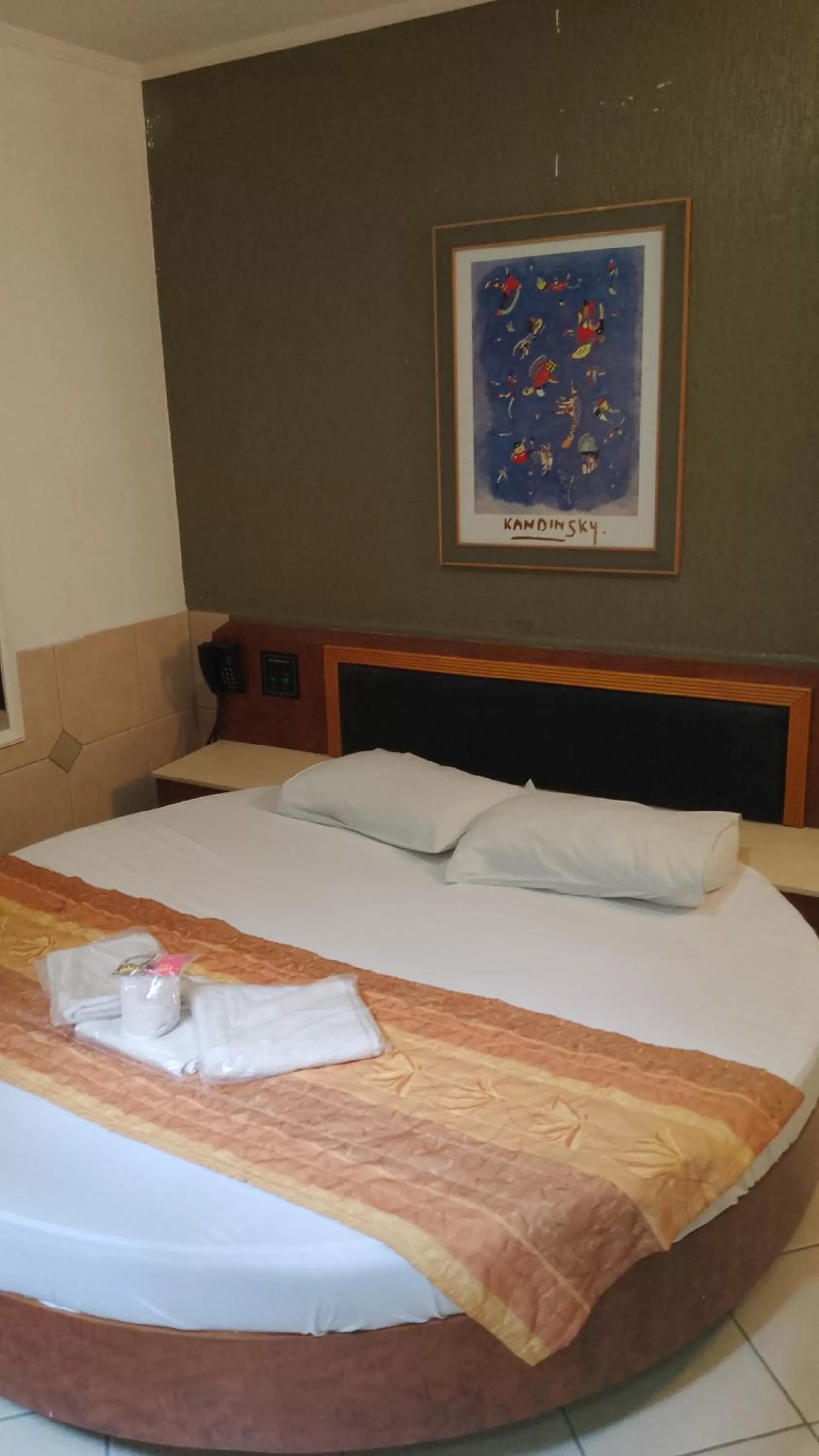 Bed in Hotel Smart Inn