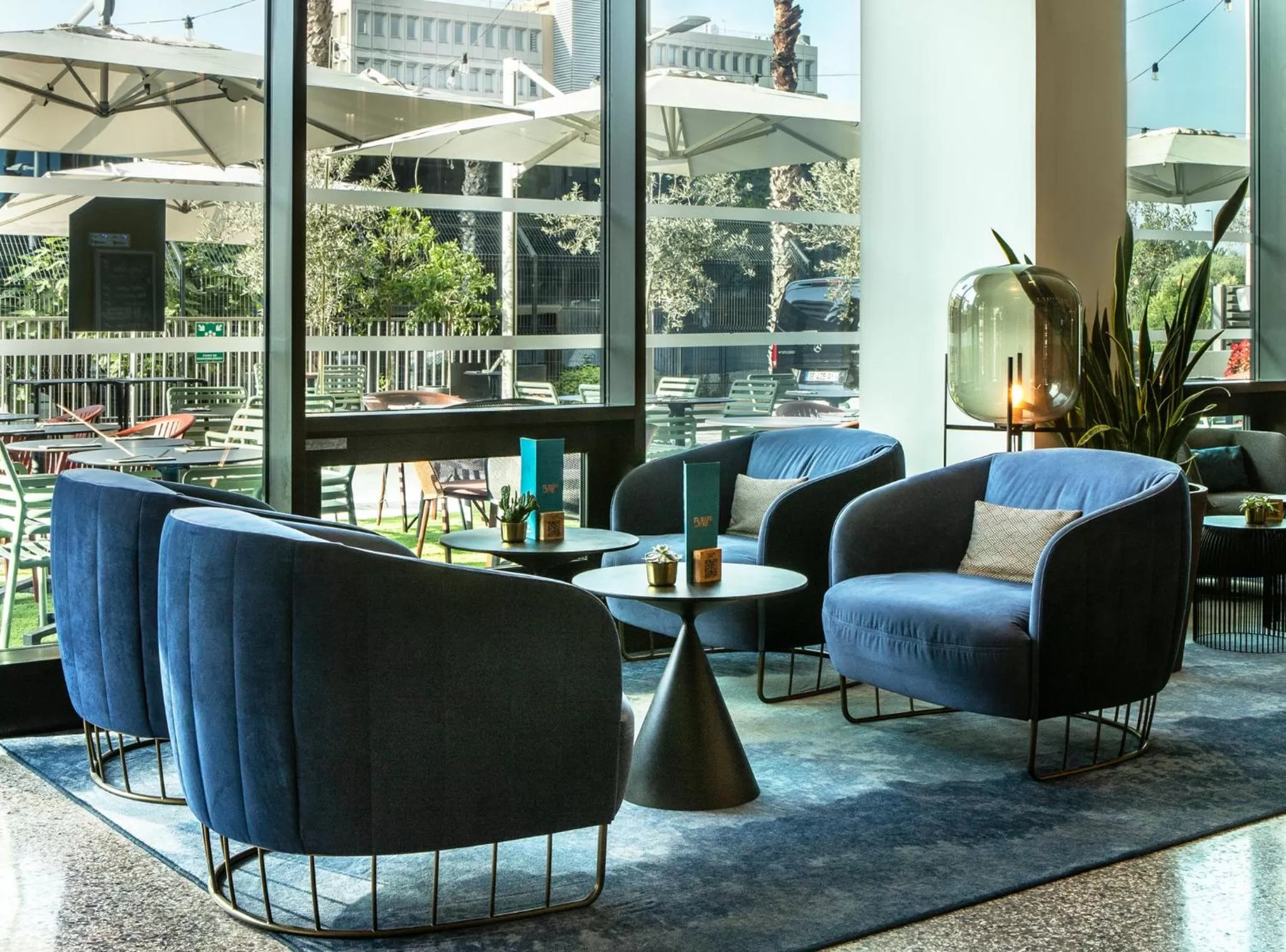 Lounge or bar in Crowne Plaza - Nice - Grand Arenas by IHG