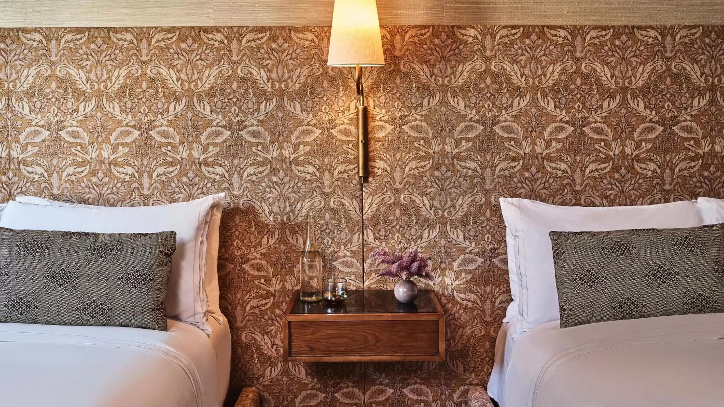 Bed in Austin Proper Hotel, a Member of Design Hotels