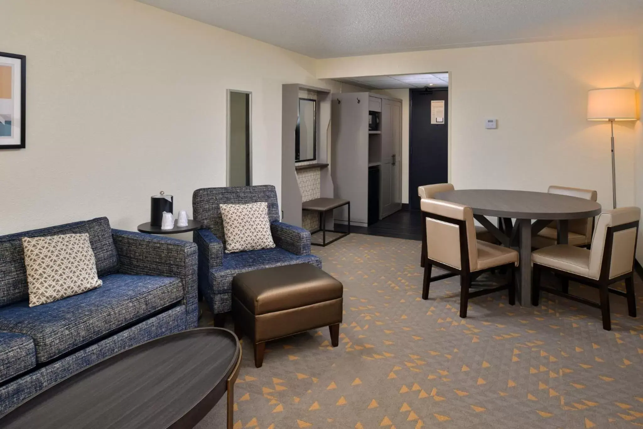 Photo of the whole room, Seating Area in Holiday Inn Hotel & Suites Overland Park-Convention Center, an IHG Hotel