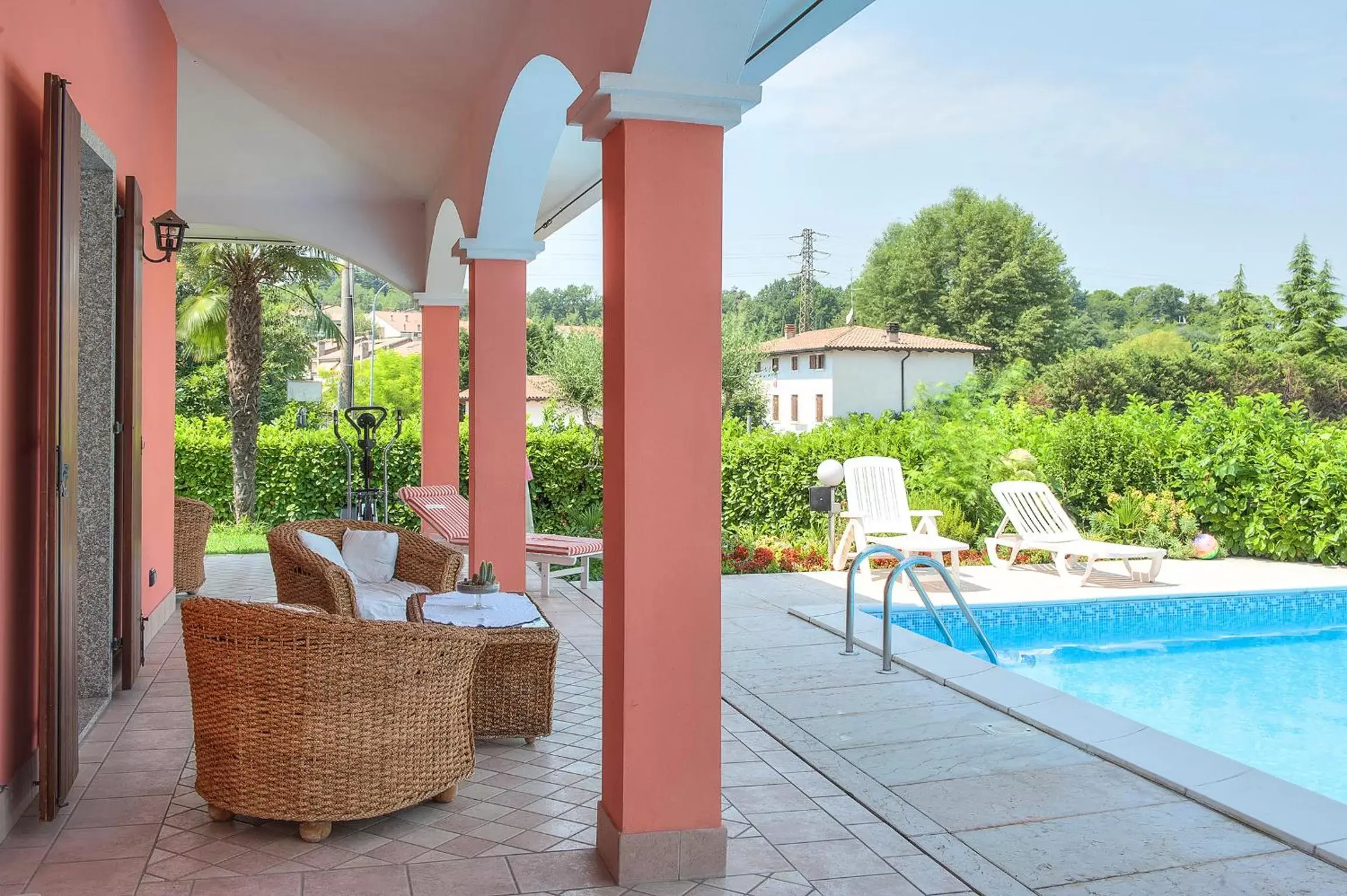 Decorative detail, Swimming Pool in B&B Villa Gloriana