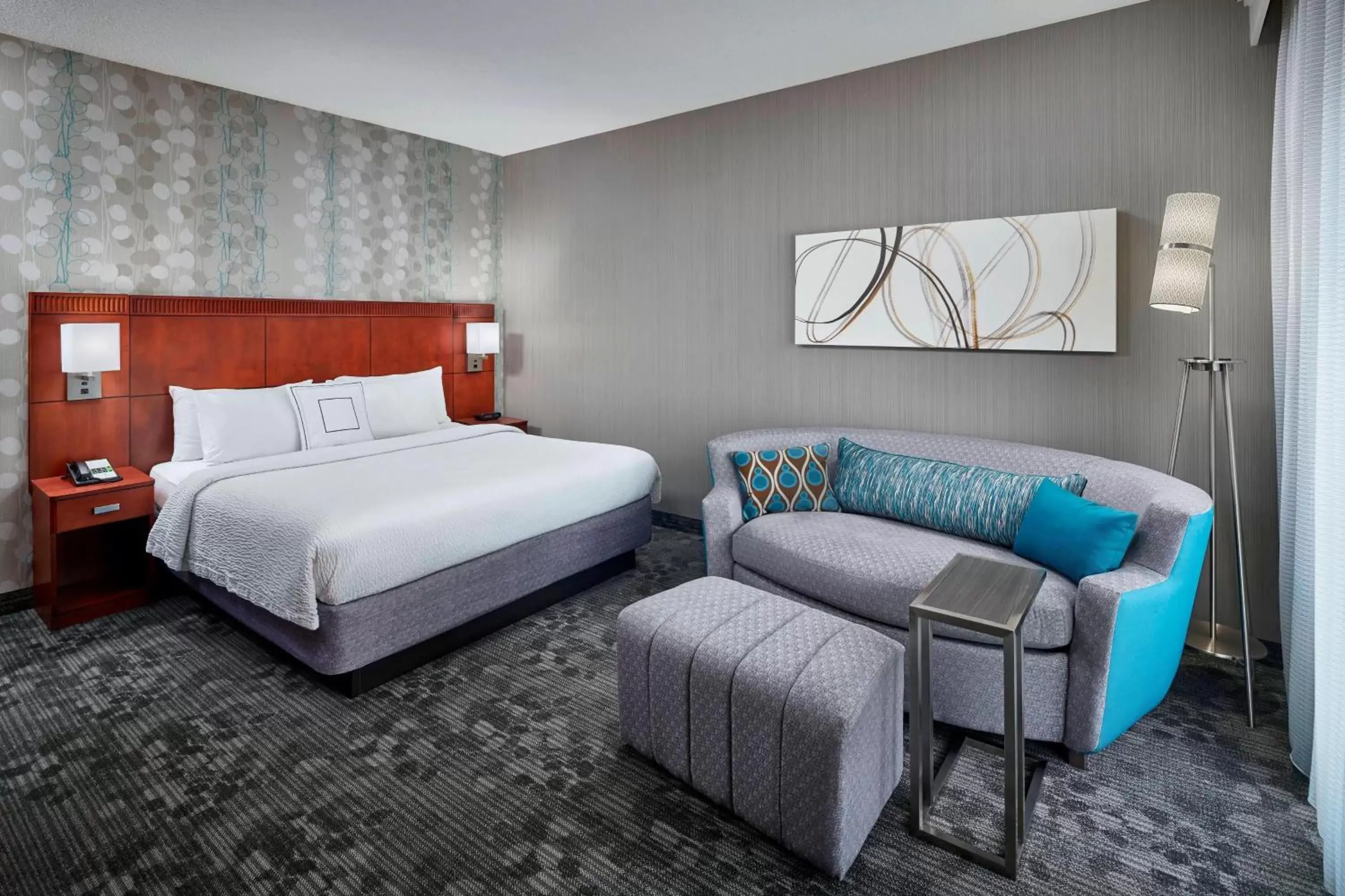 Photo of the whole room, Bed in Courtyard By Marriott Baltimore BWI Airport