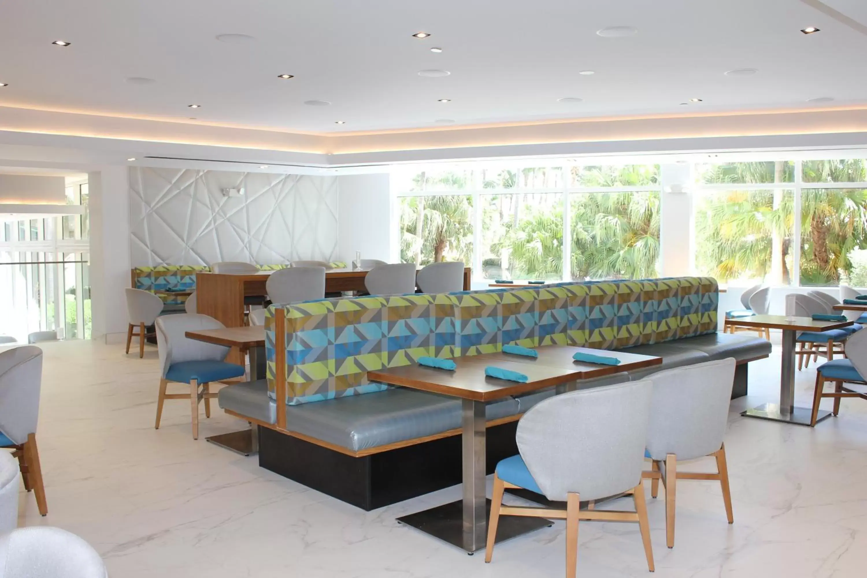 Restaurant/Places to Eat in Holiday Inn Miami Beach-Oceanfront, an IHG Hotel