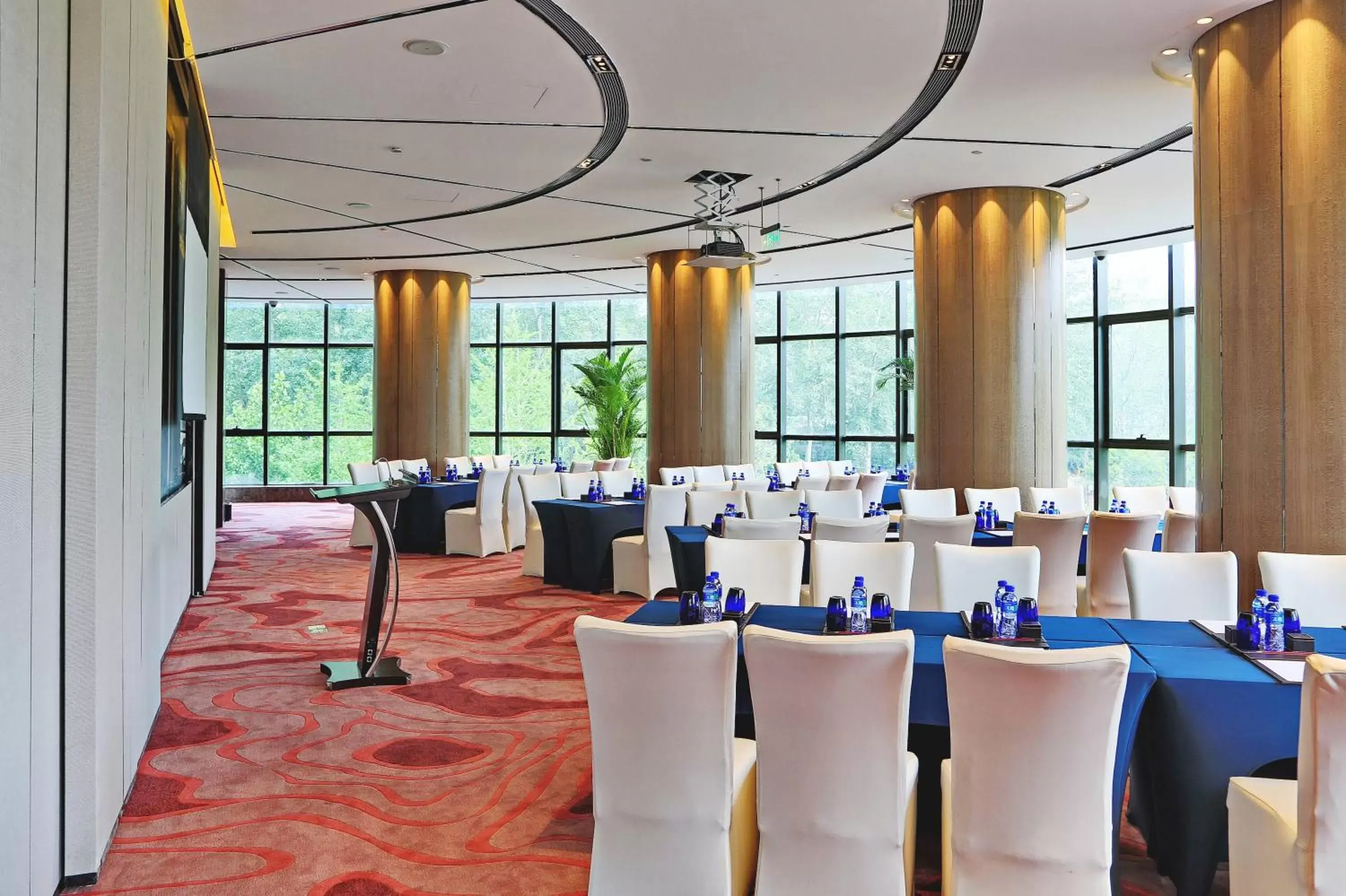Meeting/conference room, Restaurant/Places to Eat in Crowne Plaza Beijing Lido, an IHG Hotel