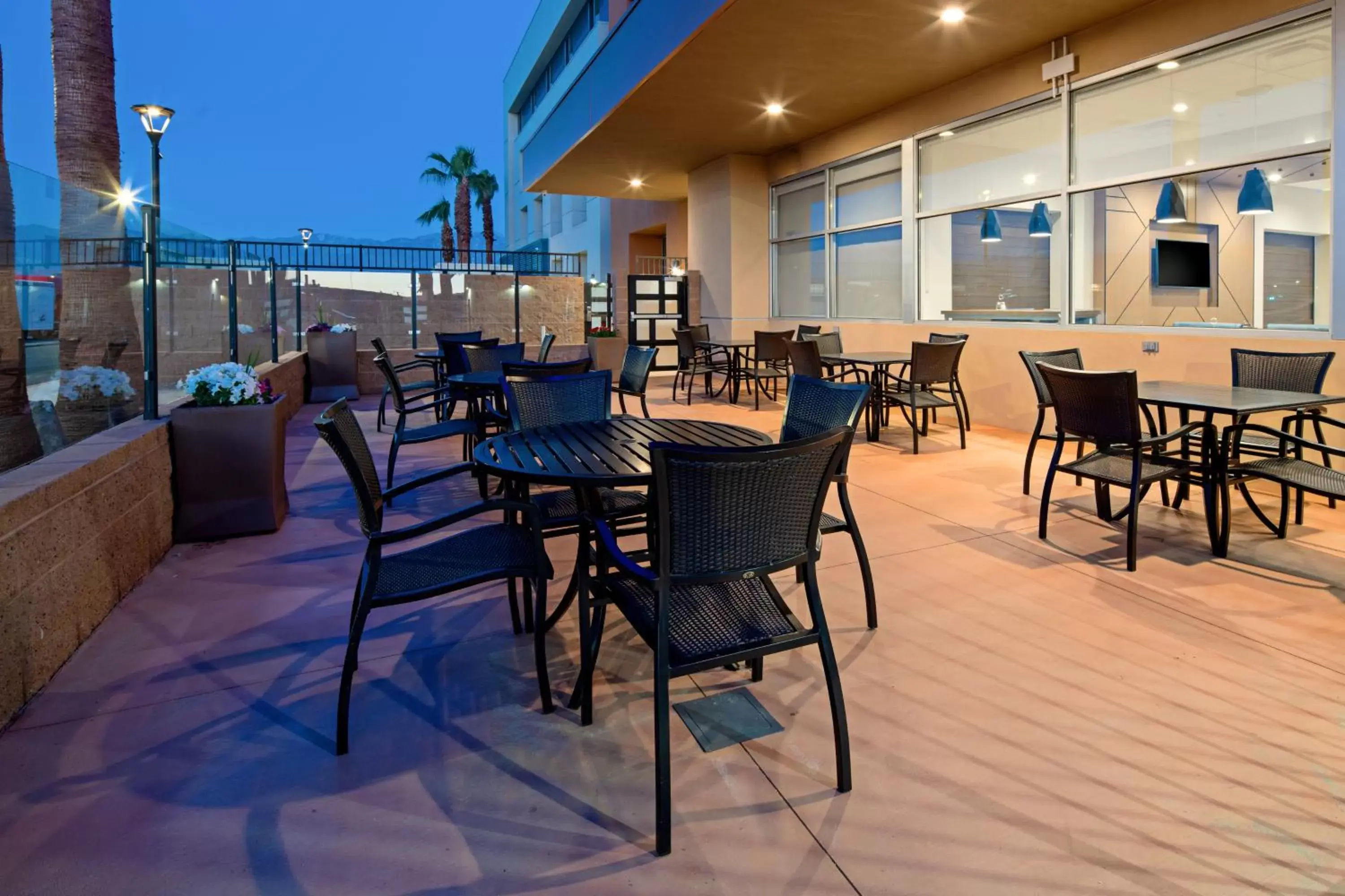 Restaurant/Places to Eat in Holiday Inn Express & Suites Palm Desert - Millennium, an IHG Hotel