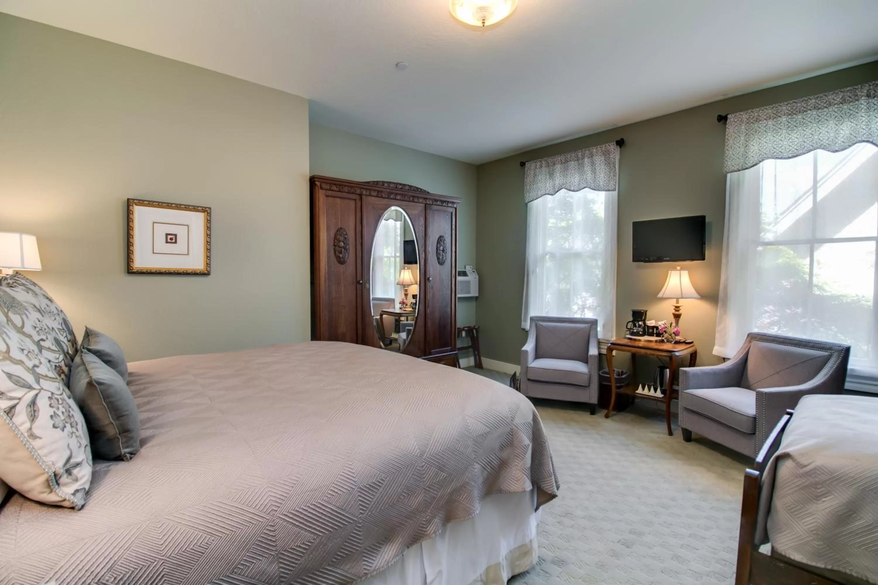 Bed in Winchester Inn