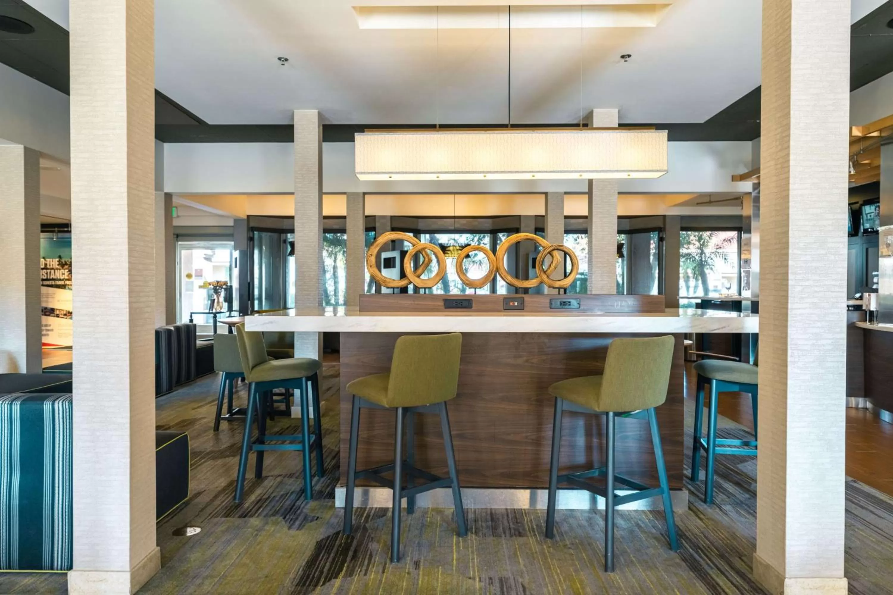 Restaurant/places to eat in Sonesta Select Camarillo