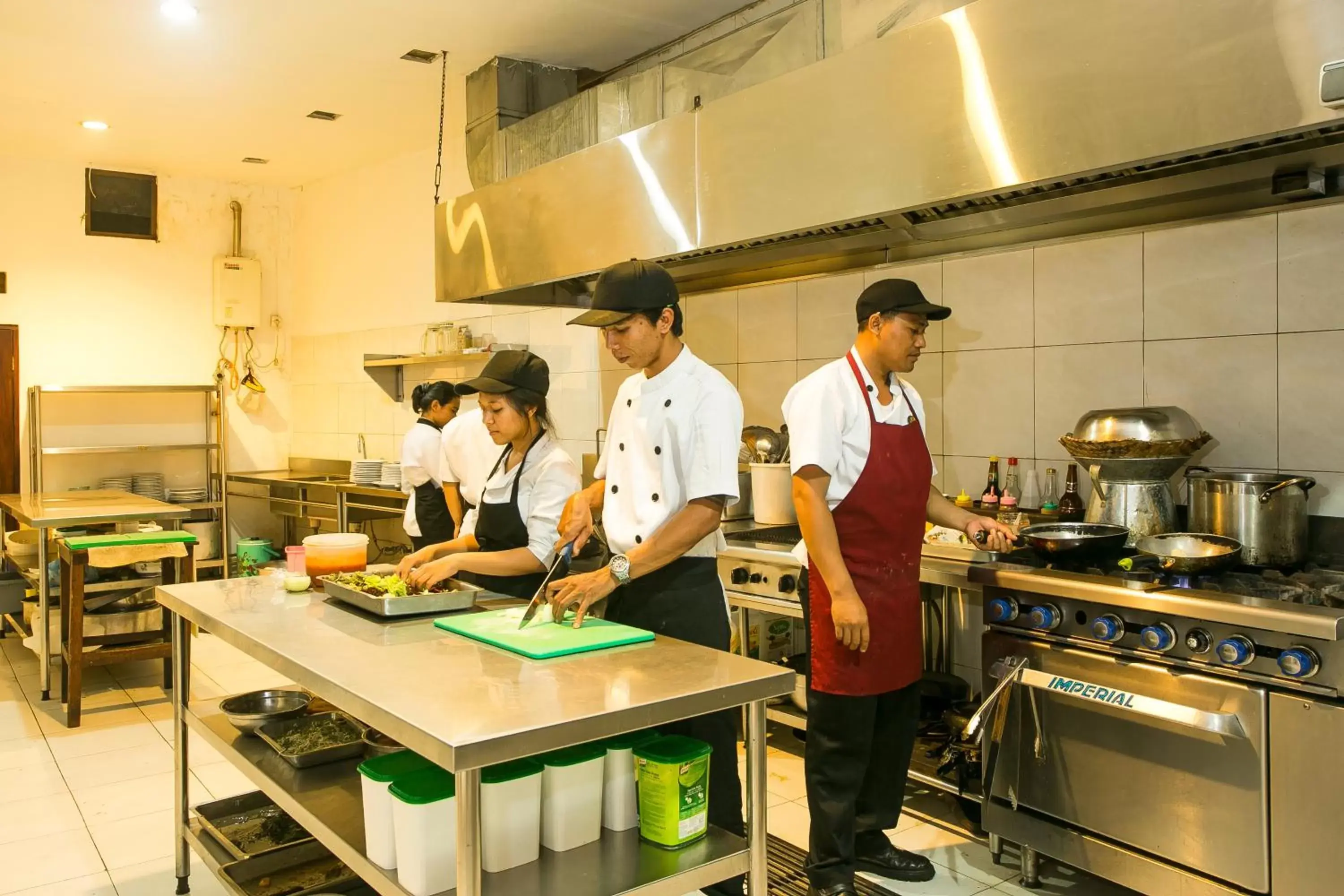 Communal kitchen, Kitchen/Kitchenette in Saren Indah Hotel - CHSE Certified