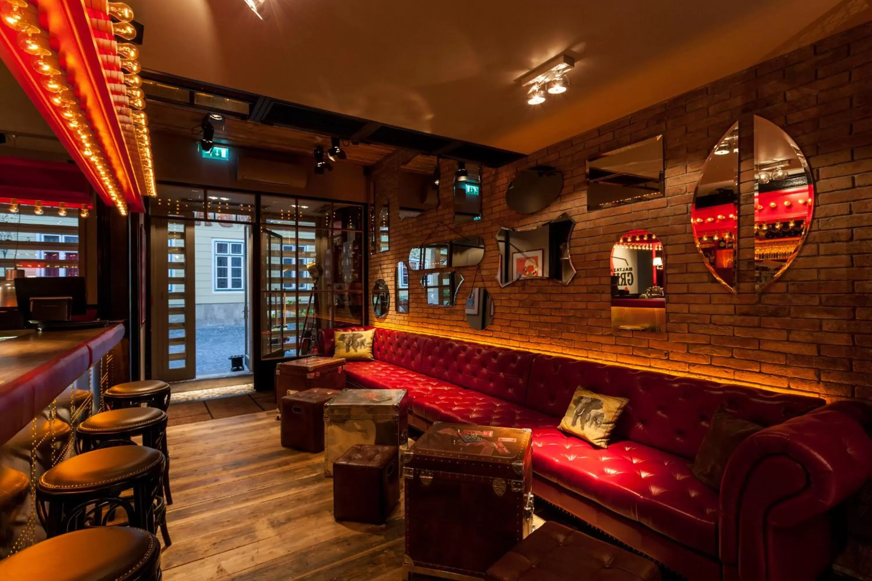 Lounge or bar, Lounge/Bar in BALTAZÁR Boutique Hotel by Zsidai Hotels at Buda Castle