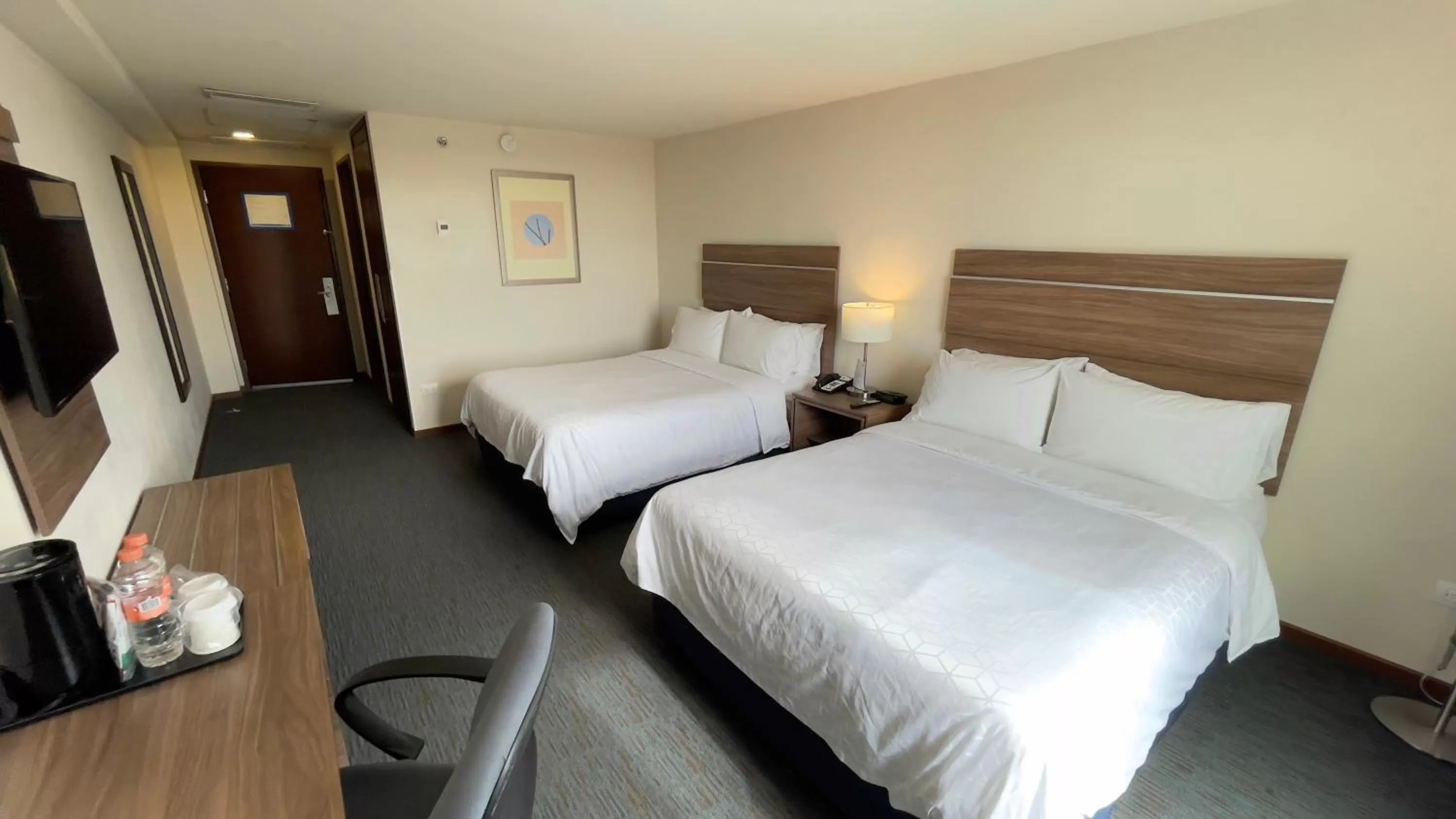 Photo of the whole room, Bed in Holiday Inn Express Culiacan by IHG