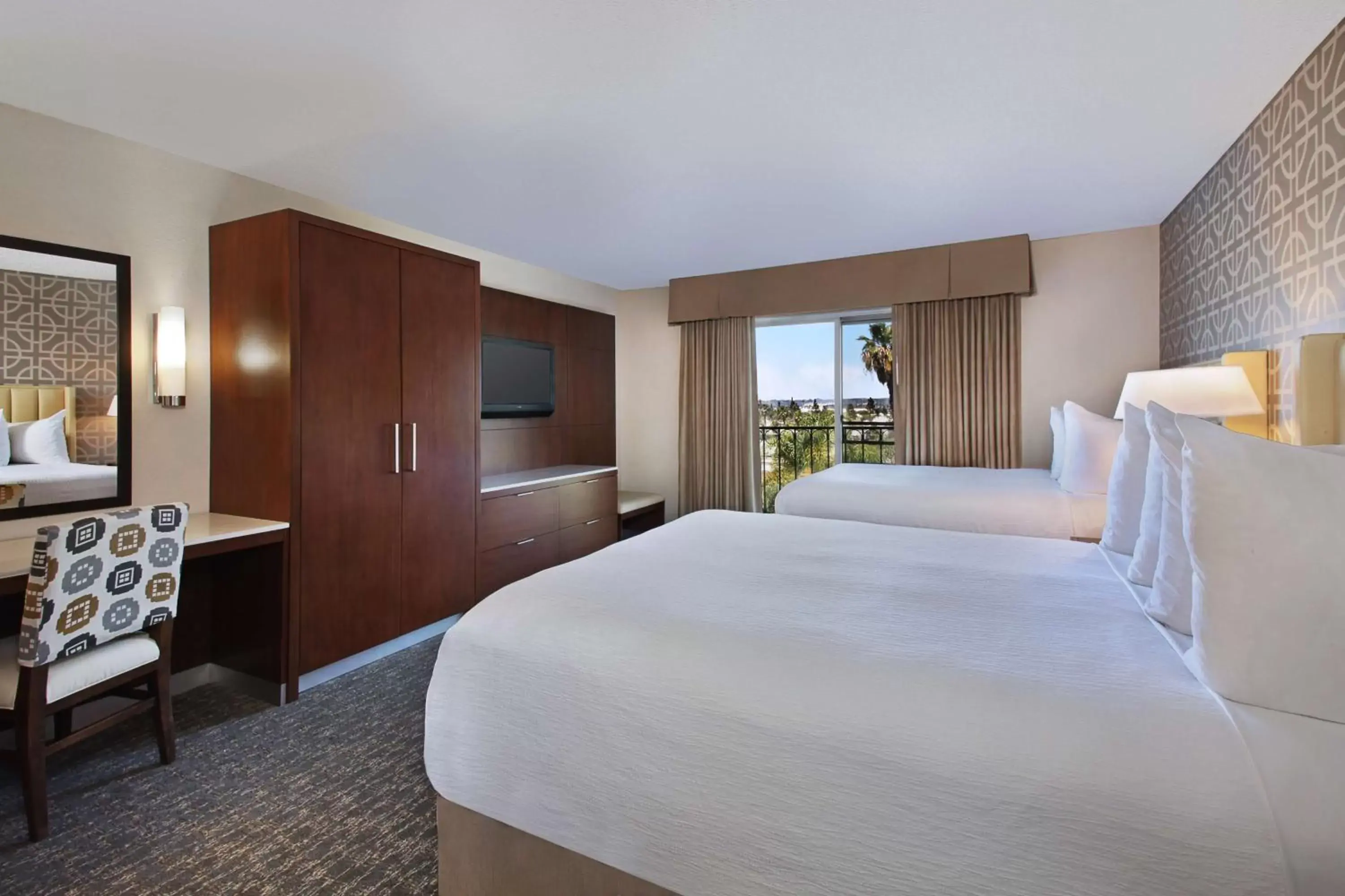 Bedroom, Bed in Embassy Suites by Hilton Anaheim North