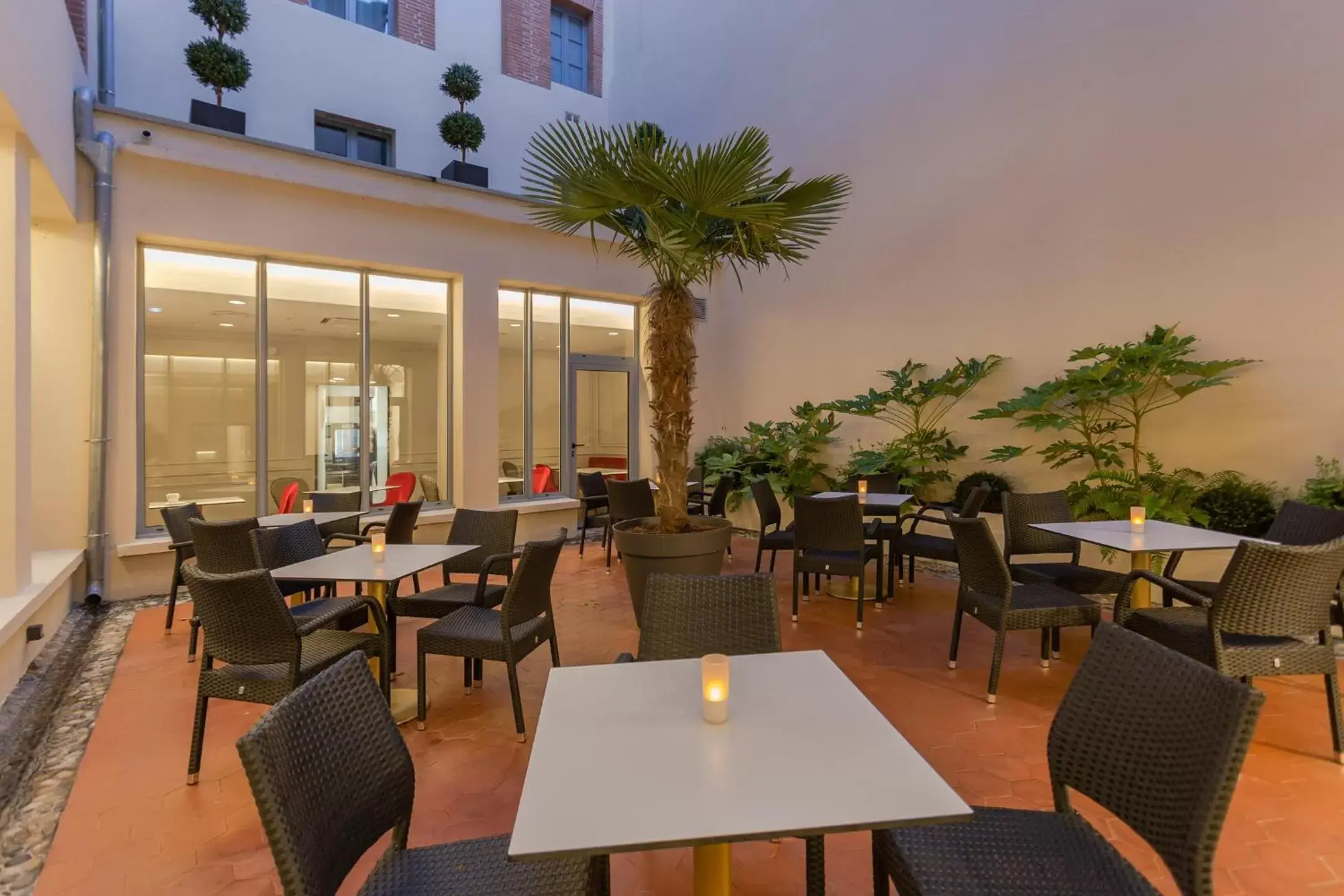 Patio, Restaurant/Places to Eat in Ibis Styles Toulouse Capitole