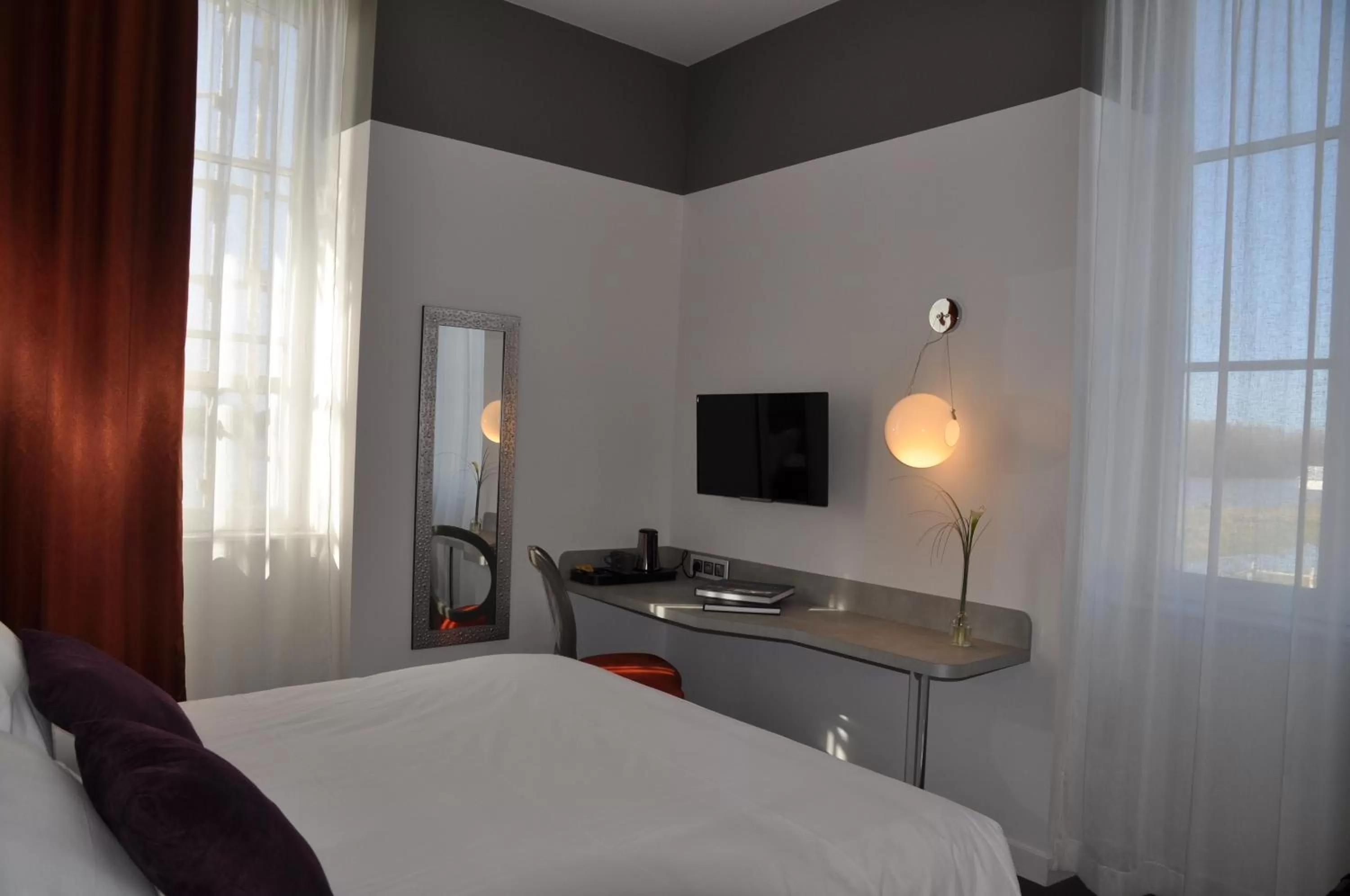 Bedroom, Bed in Les 3 Lieux - Hôtel, Restaurant, Espace sensoriel