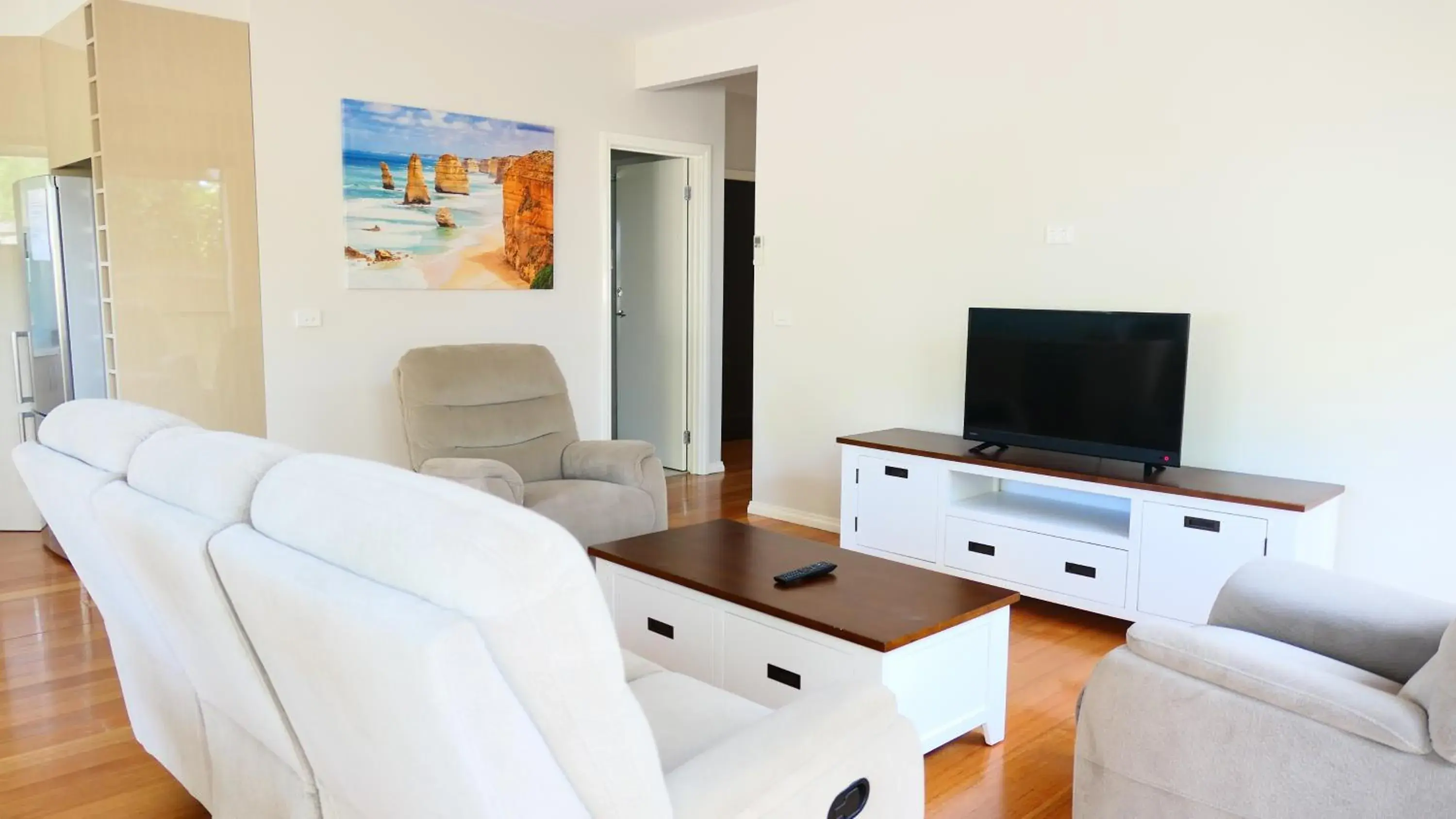 Seating Area in Apollo Bay Seal Apartments