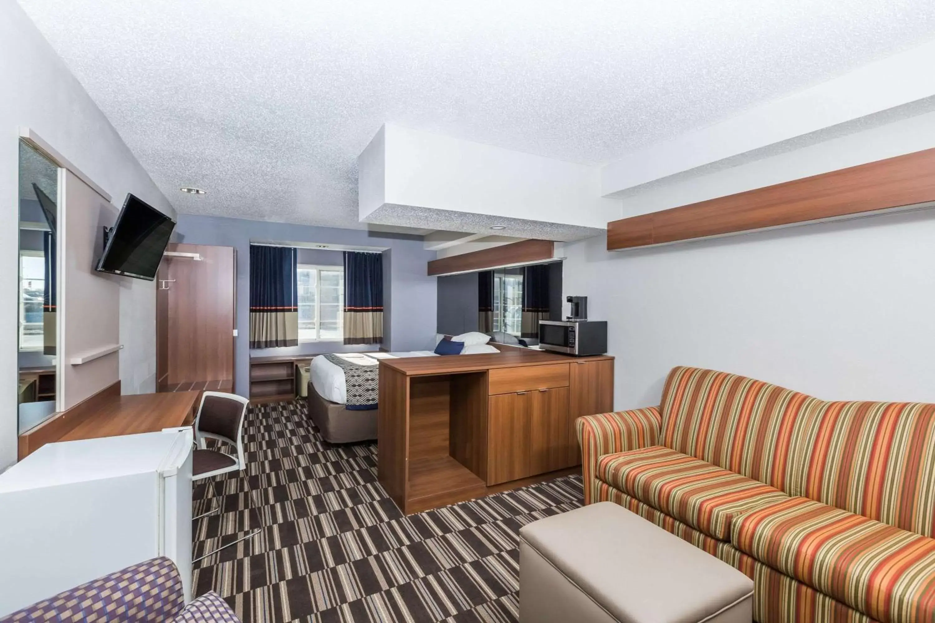 Photo of the whole room, Seating Area in Microtel Inn & Suites by Wyndham Sioux Falls