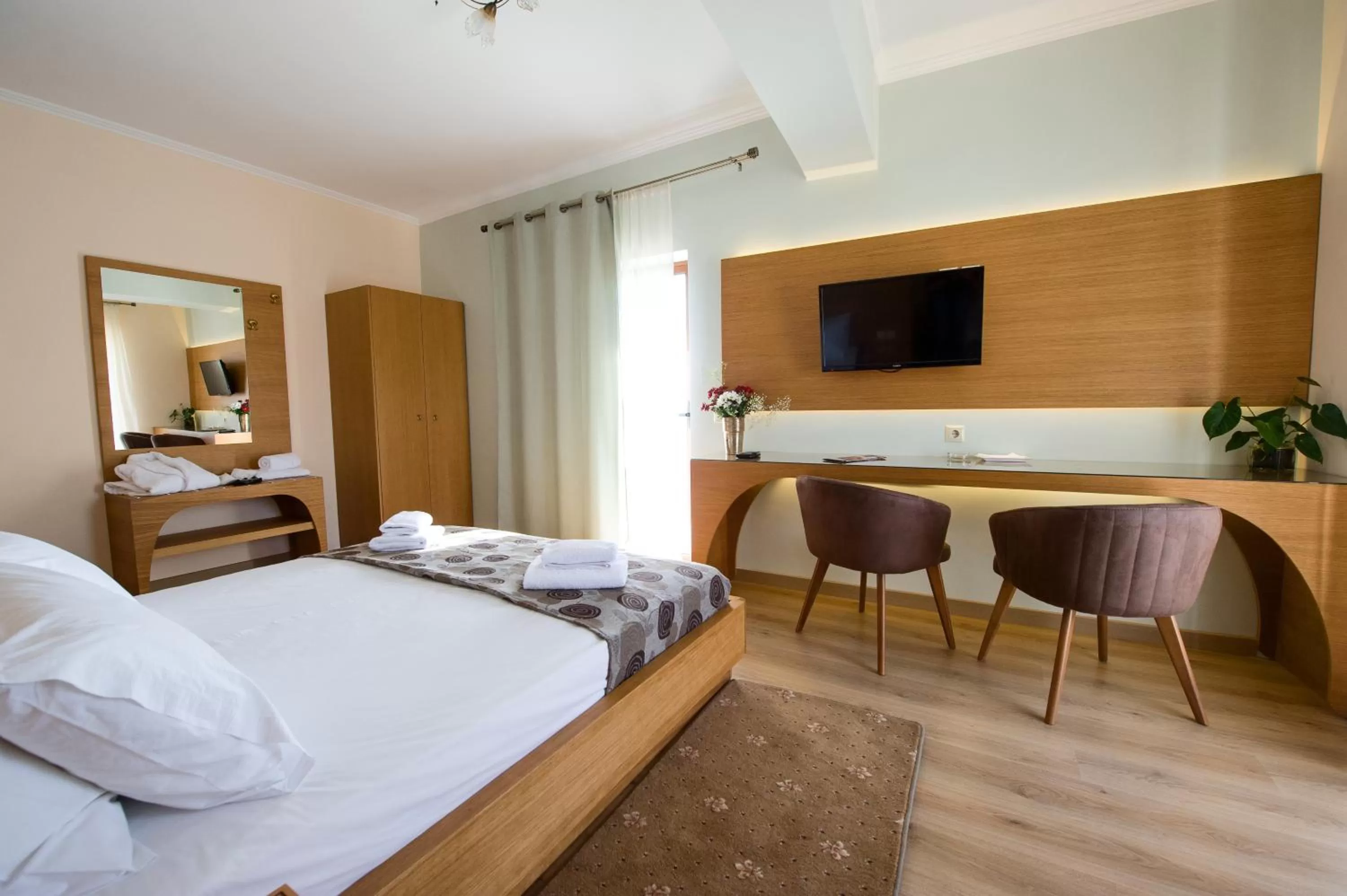 Photo of the whole room, Bed in Olympion