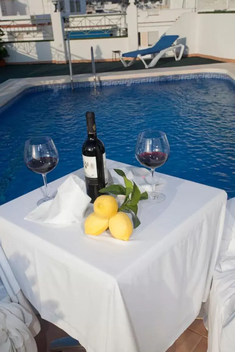 Food and drinks, Swimming Pool in Hotel Bajamar Centro