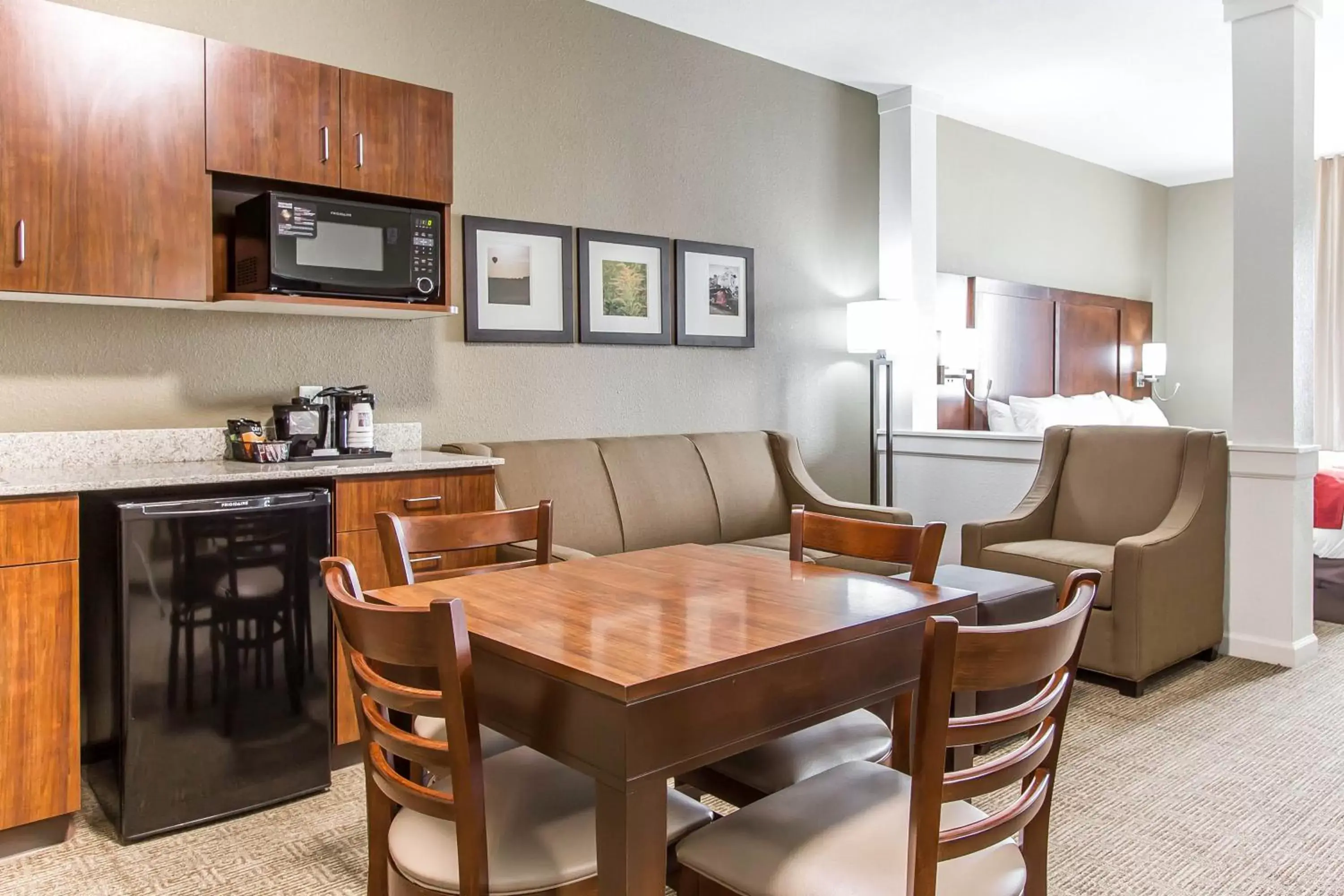 Other, Dining Area in Comfort Suites West Omaha