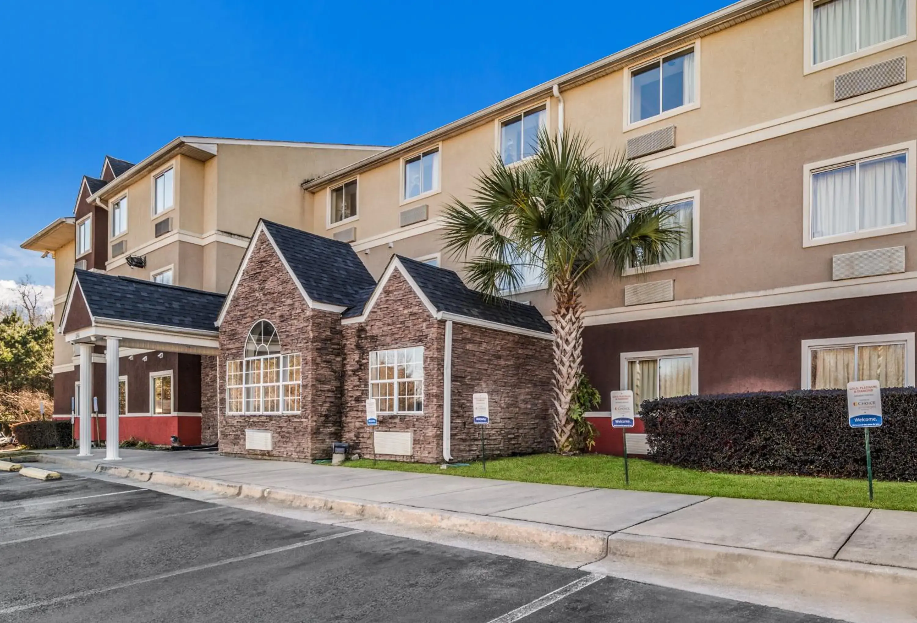 Property Building in Quality Inn & Suites Fort Gordon