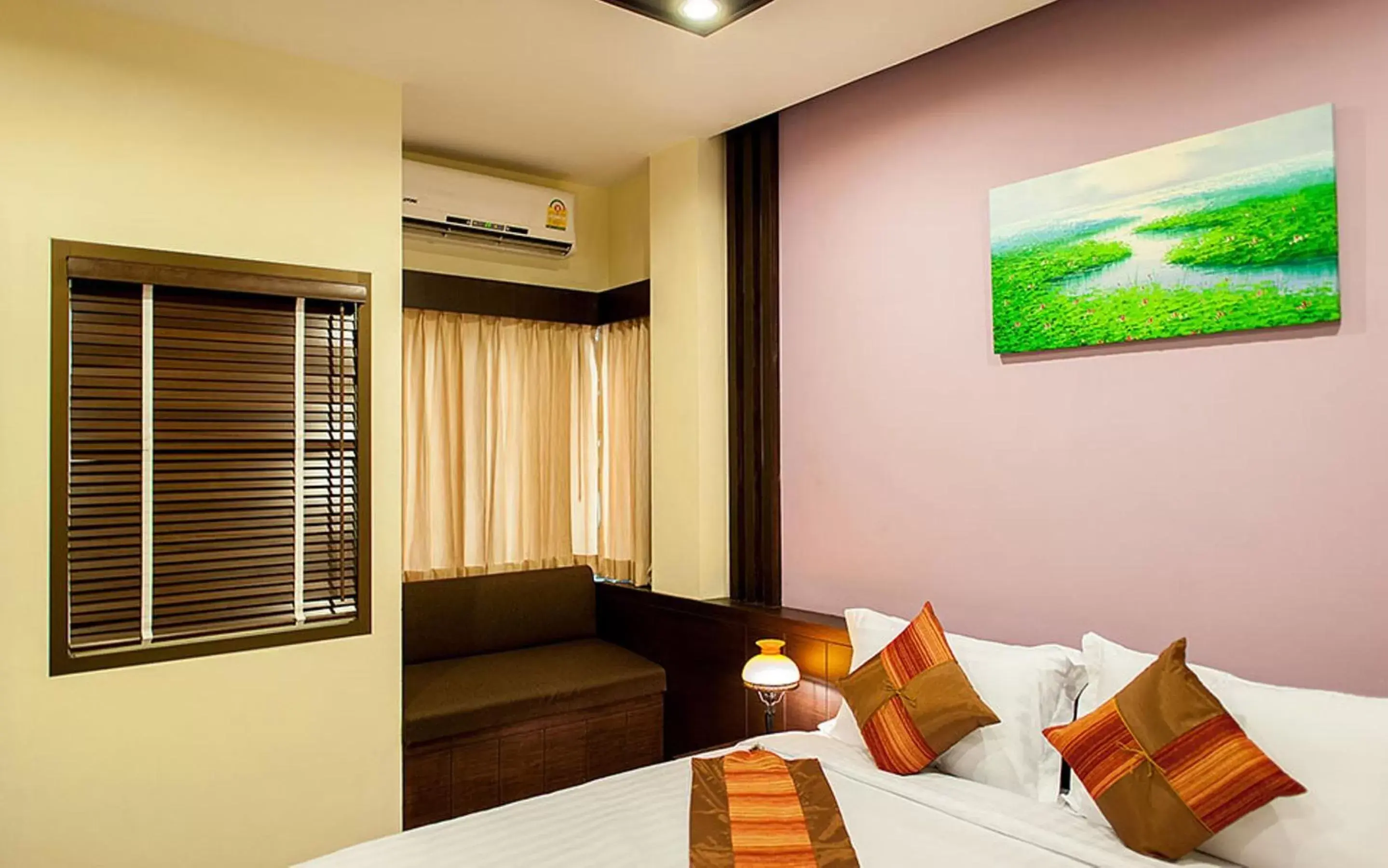 Decorative detail, Bed in Tara Place Hotel Bangkok Decorative detail, Bed in Tara Place Hotel Bangkok