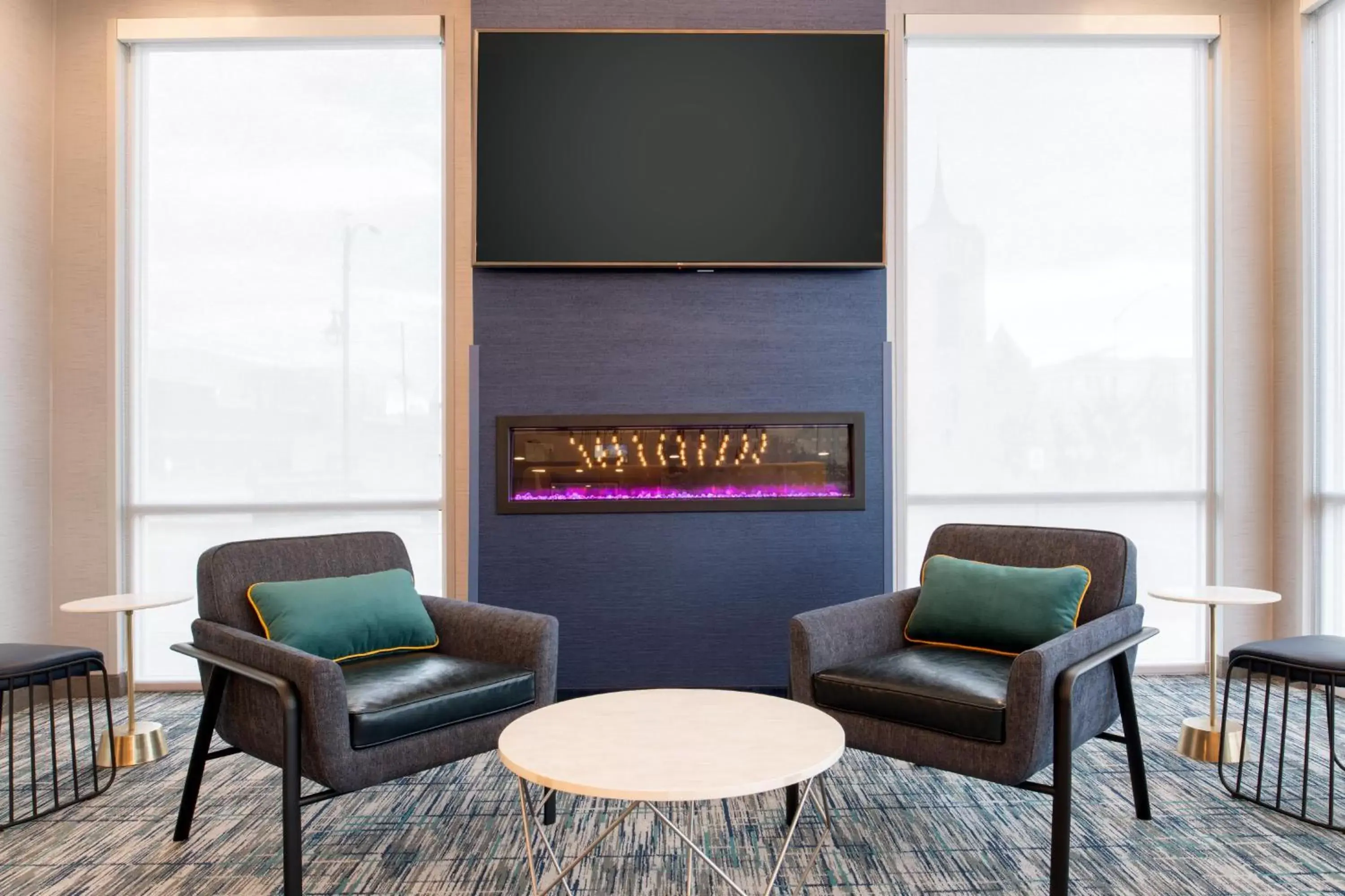 Communal lounge/ TV room, TV/Entertainment Center in La Quinta Inn & Suites by Wyndham Spokane Downtown
