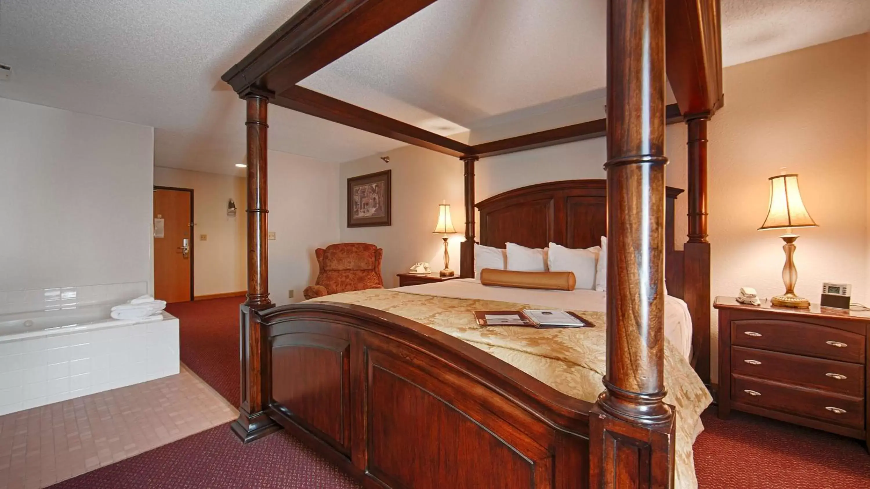 Photo of the whole room, Bed in Best Western Of Huron