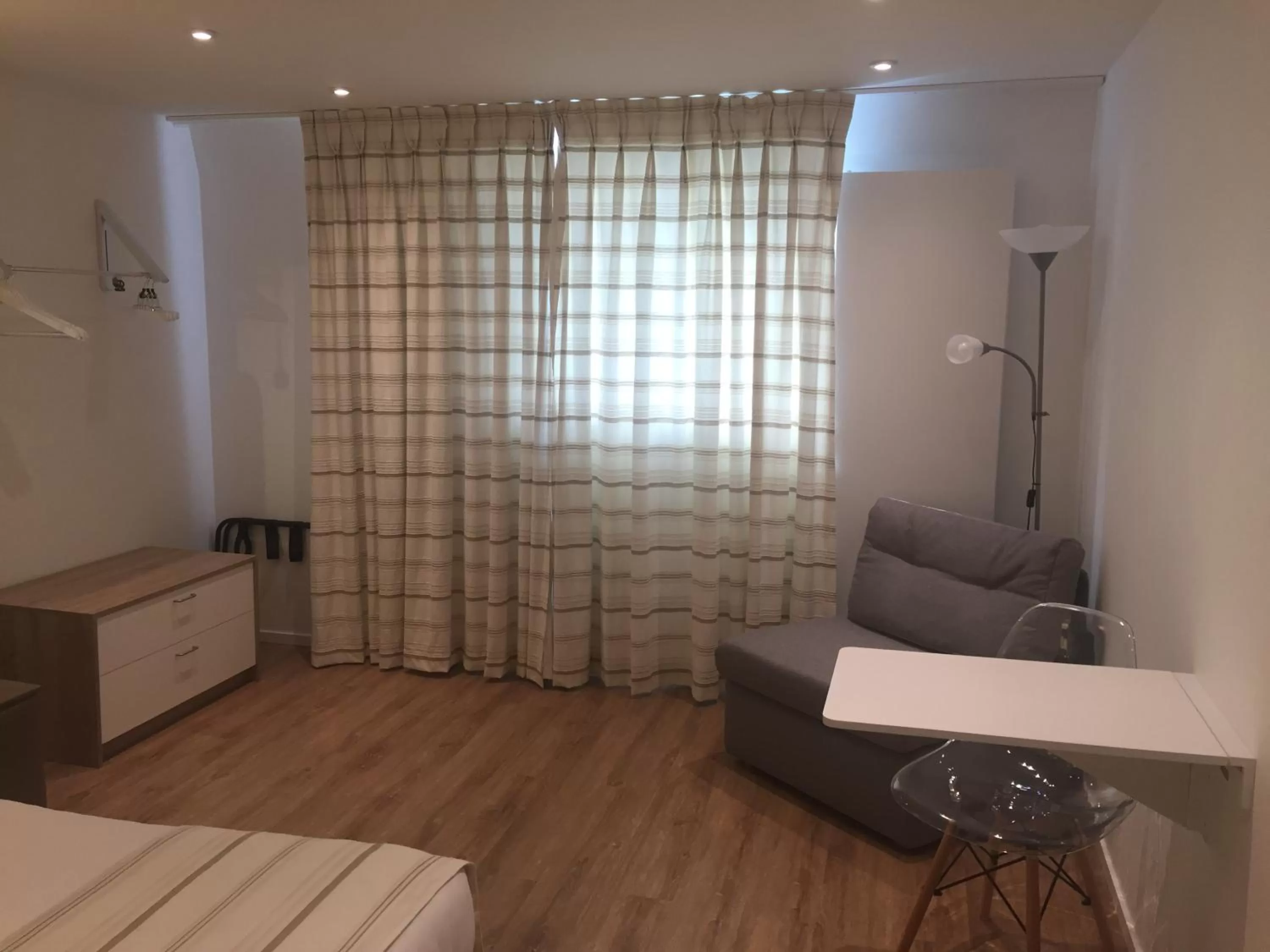 Photo of the whole room, Bed in Shelter-rooms