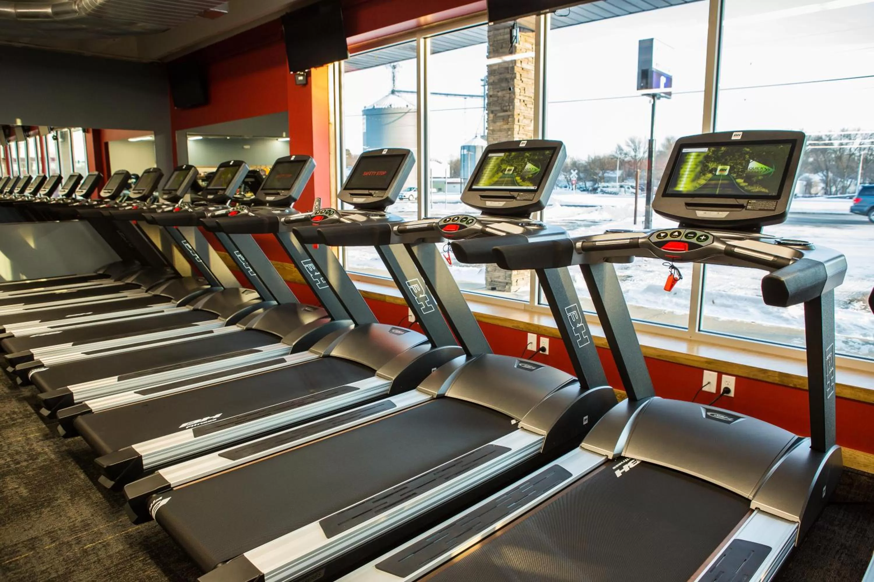 Fitness centre/facilities in AmericInn by Wyndham Clear Lake