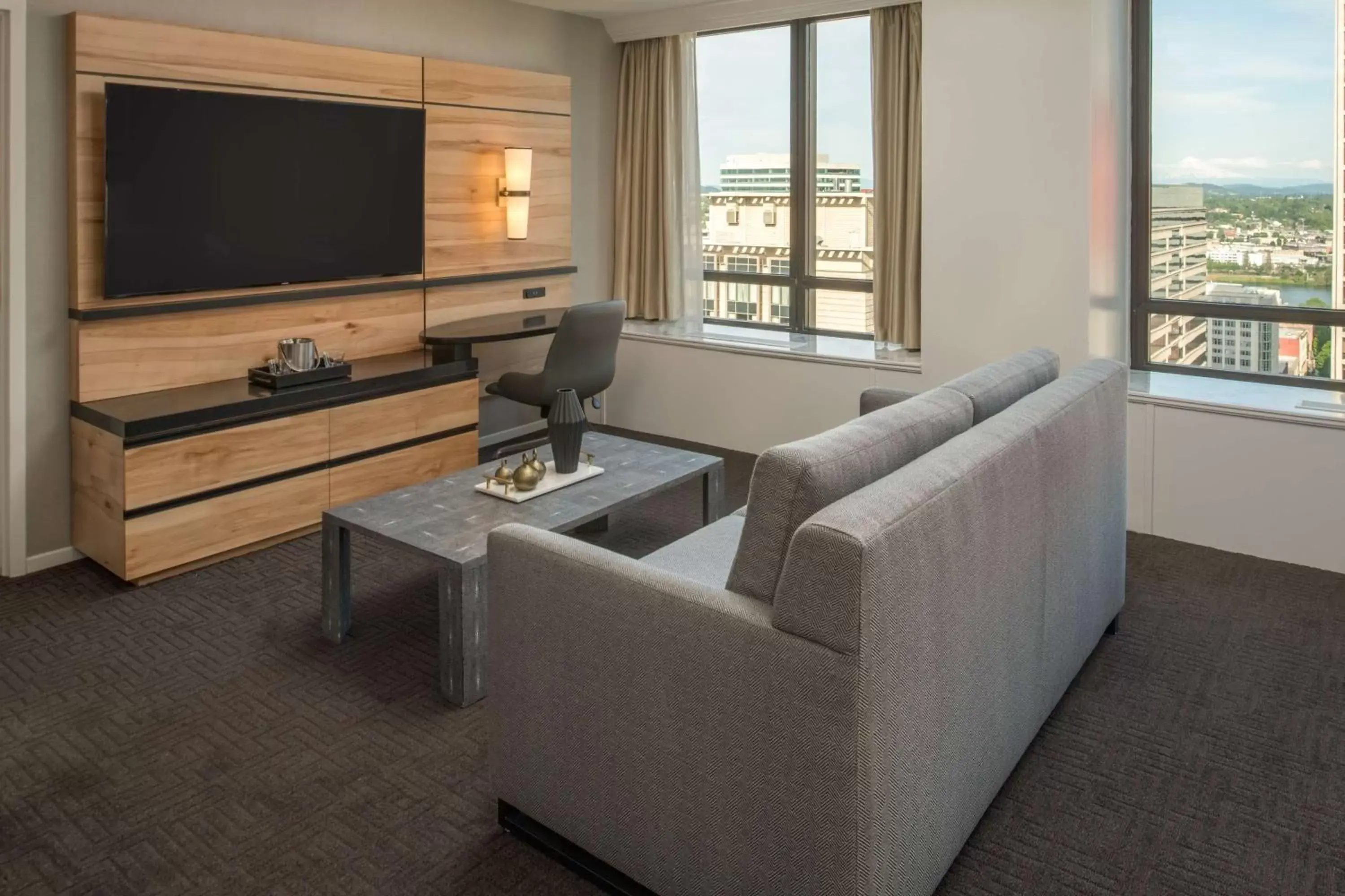 Bedroom, Seating Area in Hilton Portland Downtown