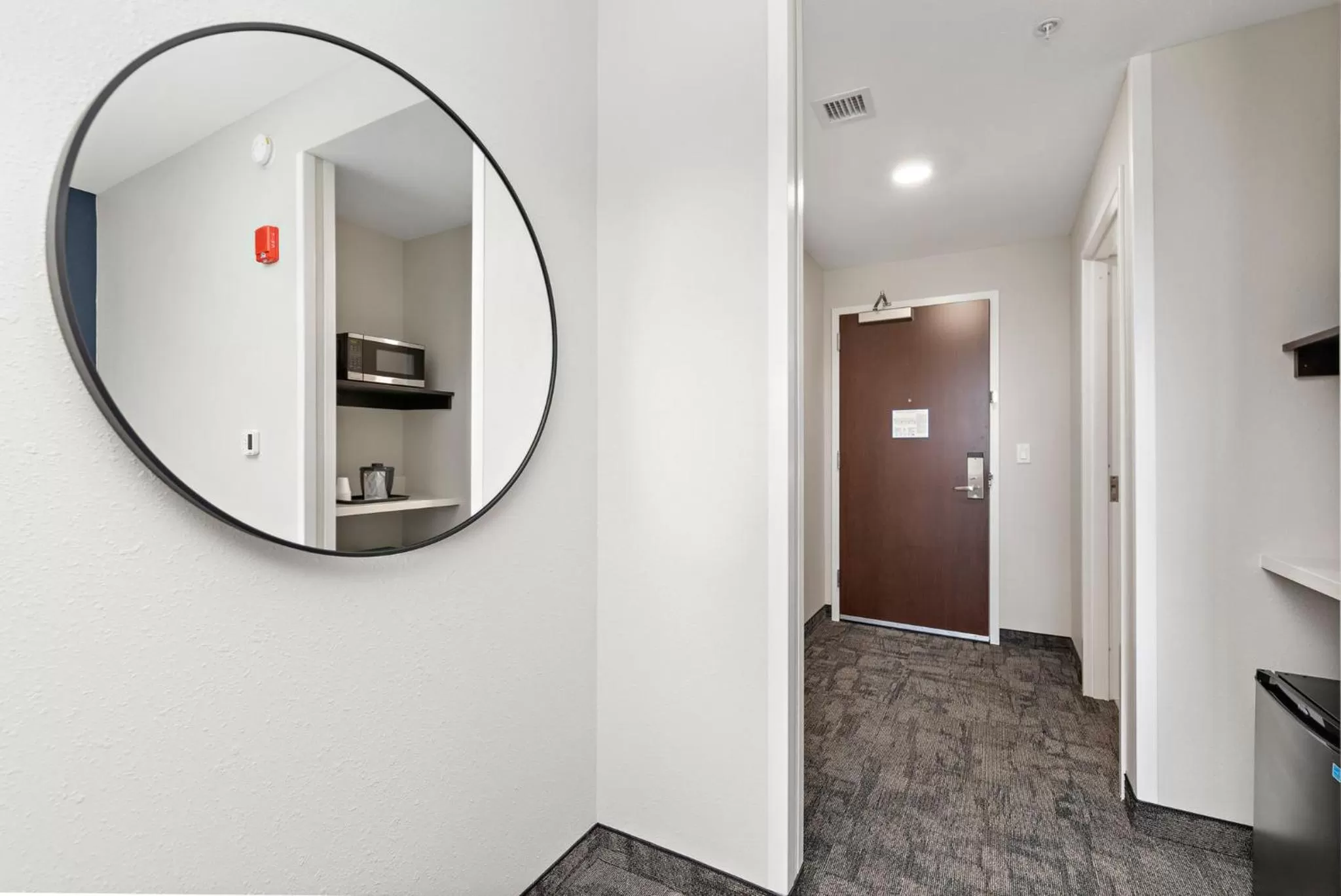 Photo of the whole room in Holiday Inn Express Kansas City North Parkville by IHG