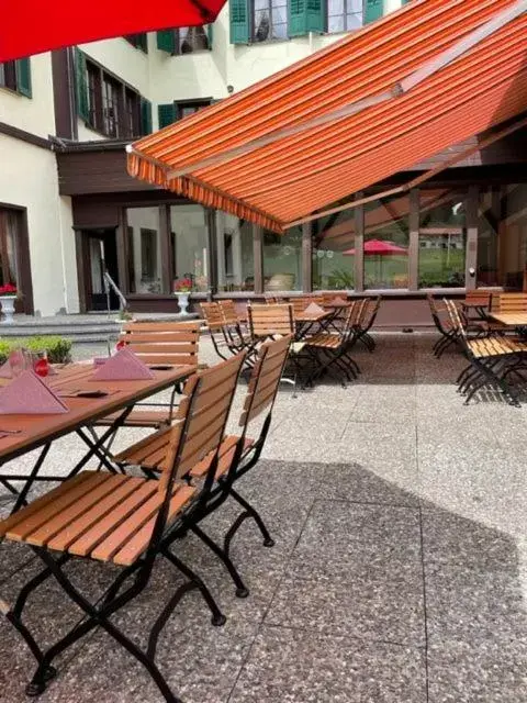 Balcony/Terrace, Restaurant/Places to Eat in Hotel Bad Serneus