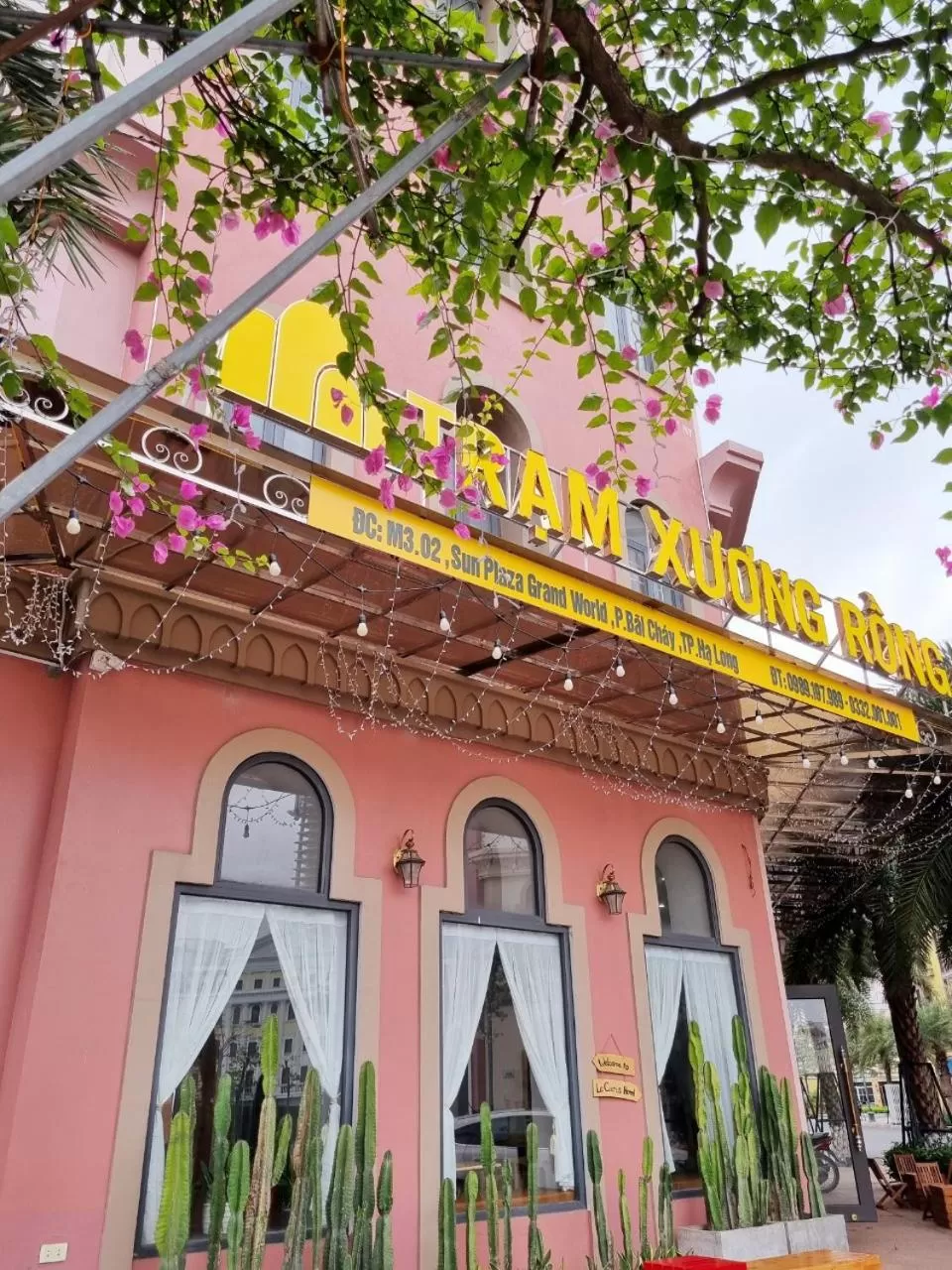 Property building in Le Cactus Hotel Ha Long