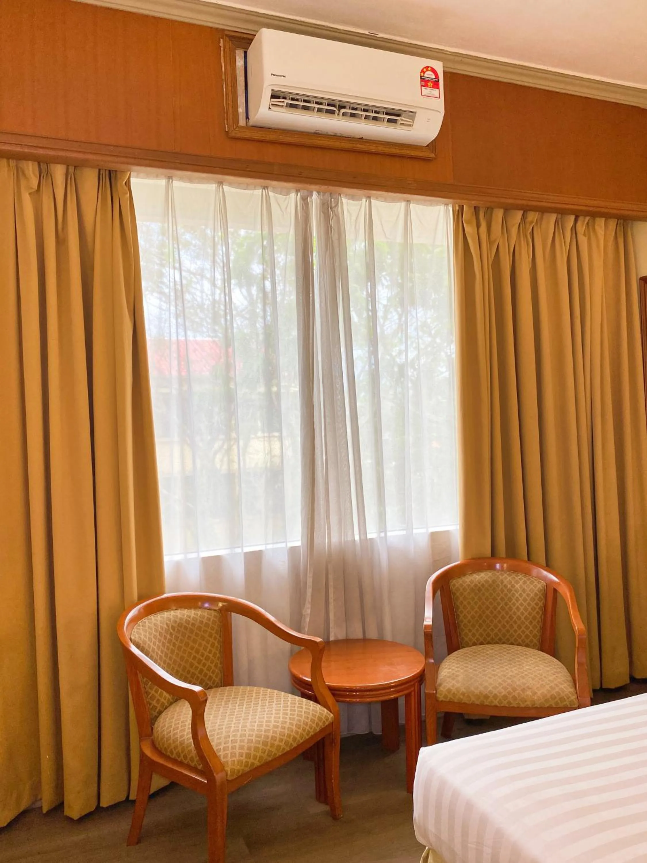 View (from property/room), Bed in Hotel Sandakan