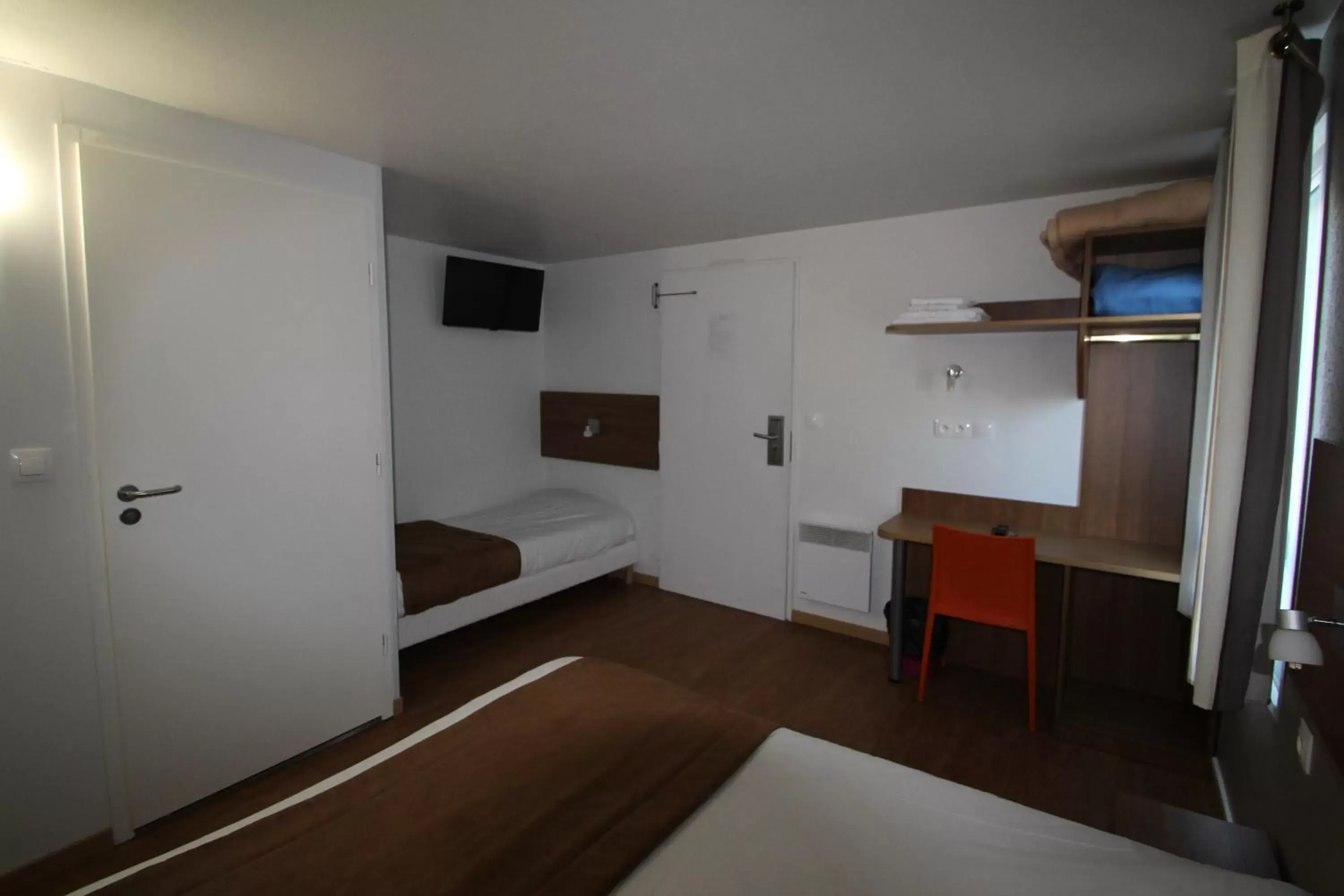 Photo of the whole room, Kitchen/Kitchenette in Fasthotel Tours Sud